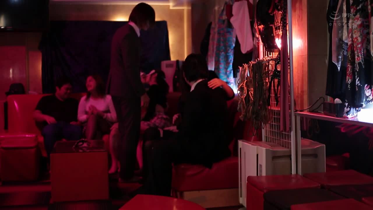 惊奇酒吧NTR ～被朋友邀请之后沉迷惊奇酒吧的妻子 不知何时被浪荡前辈睡了～ 有坂深雪 - AV大平台-中文字幕,成人影片,AV,国产,线上看