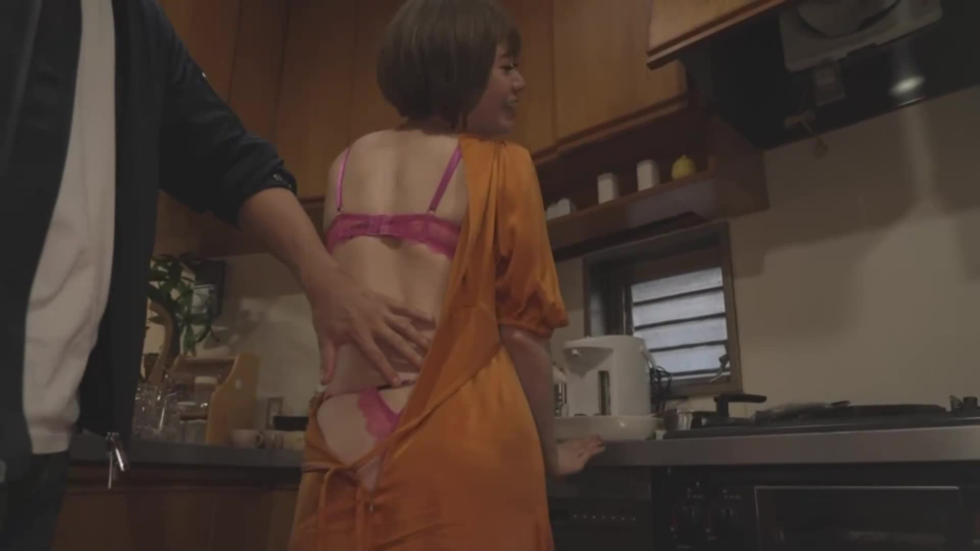 【酒精的力量太可怕了。】喝了酒后感觉自己可以吃掉任何男人…。道德心zero。潜入人妻家中w和爱好喝酒的人妻一边喝酒一边吃零食。在恩爱夫妇的圣域淫荡做爱、精子和爱液搞得到处都是、浓厚内射2连发！！！ - AV大平台-中文字幕,成人影片,AV,国产,线上看