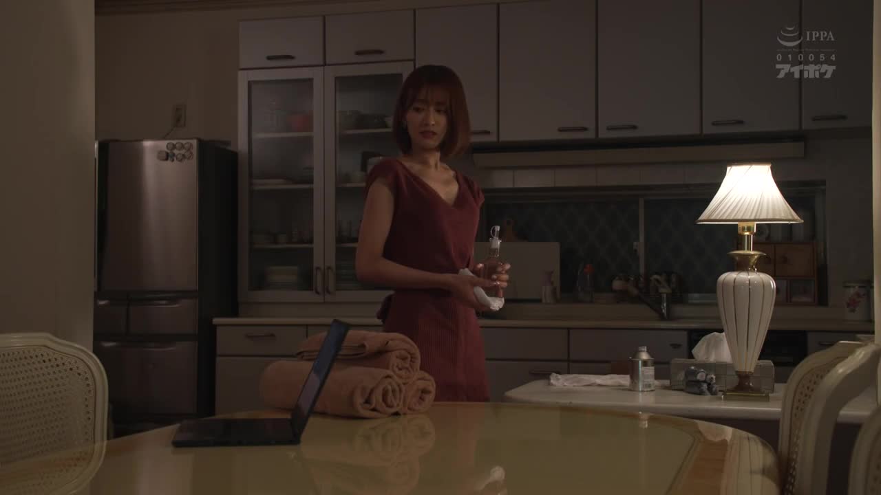 人妻自宅按摩沙龙：美人按摩师被丑陋的色情隔壁邻居的精力旺盛鸡巴操了好几次，并被中出。希岛爱里 - AV大平台-中文字幕,成人影片,AV,国产,线上看
