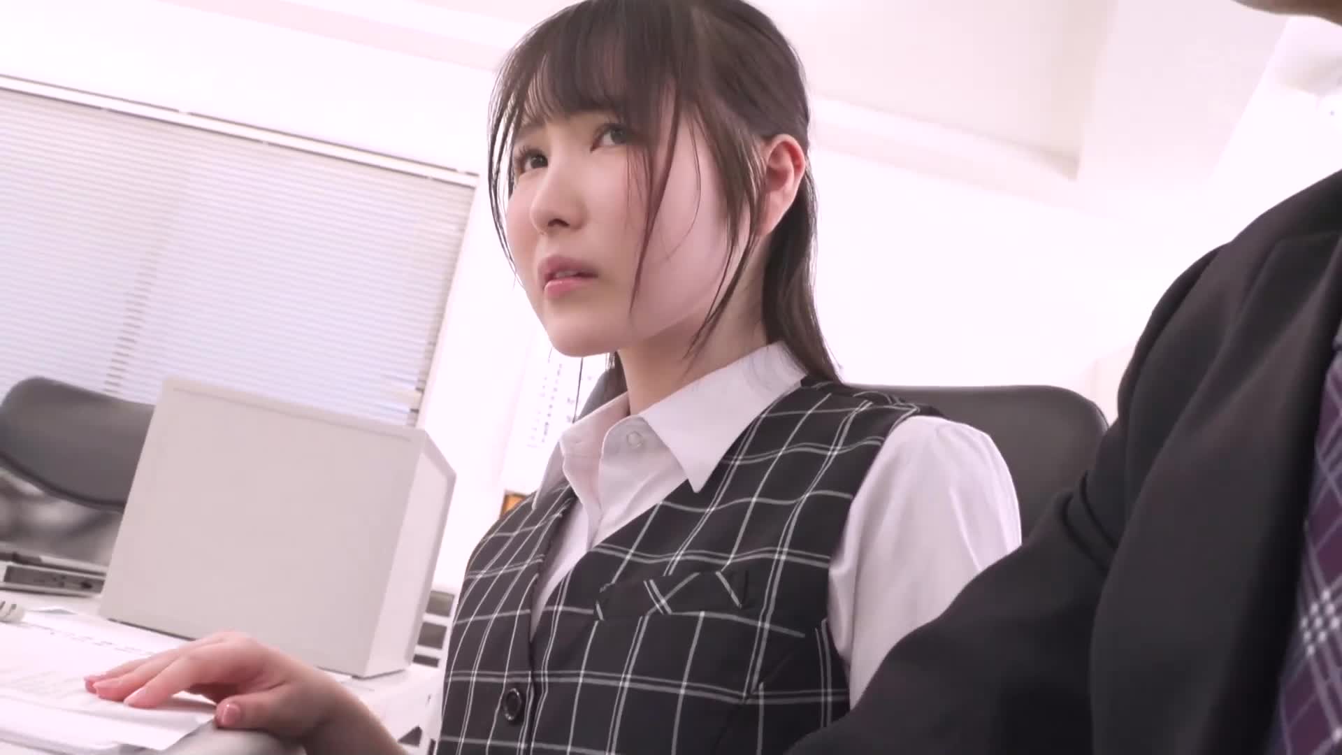 「轻推一下就可以把她搞定！」新进女子社员的教育负责人，我利用职务来不断搞她！香水纯 - AV大平台-中文字幕,成人影片,AV,国产,线上看