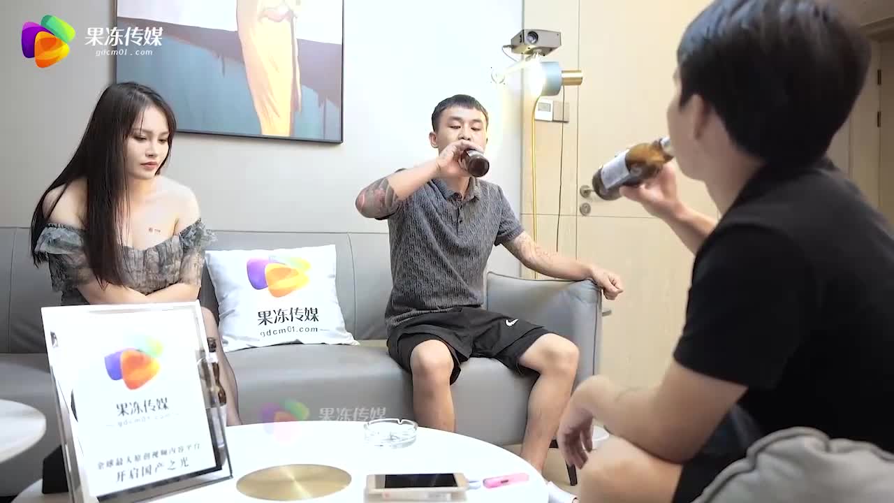 把妻子献给行长-张佳晨 - AV大平台-中文字幕,成人影片,AV,国产,线上看