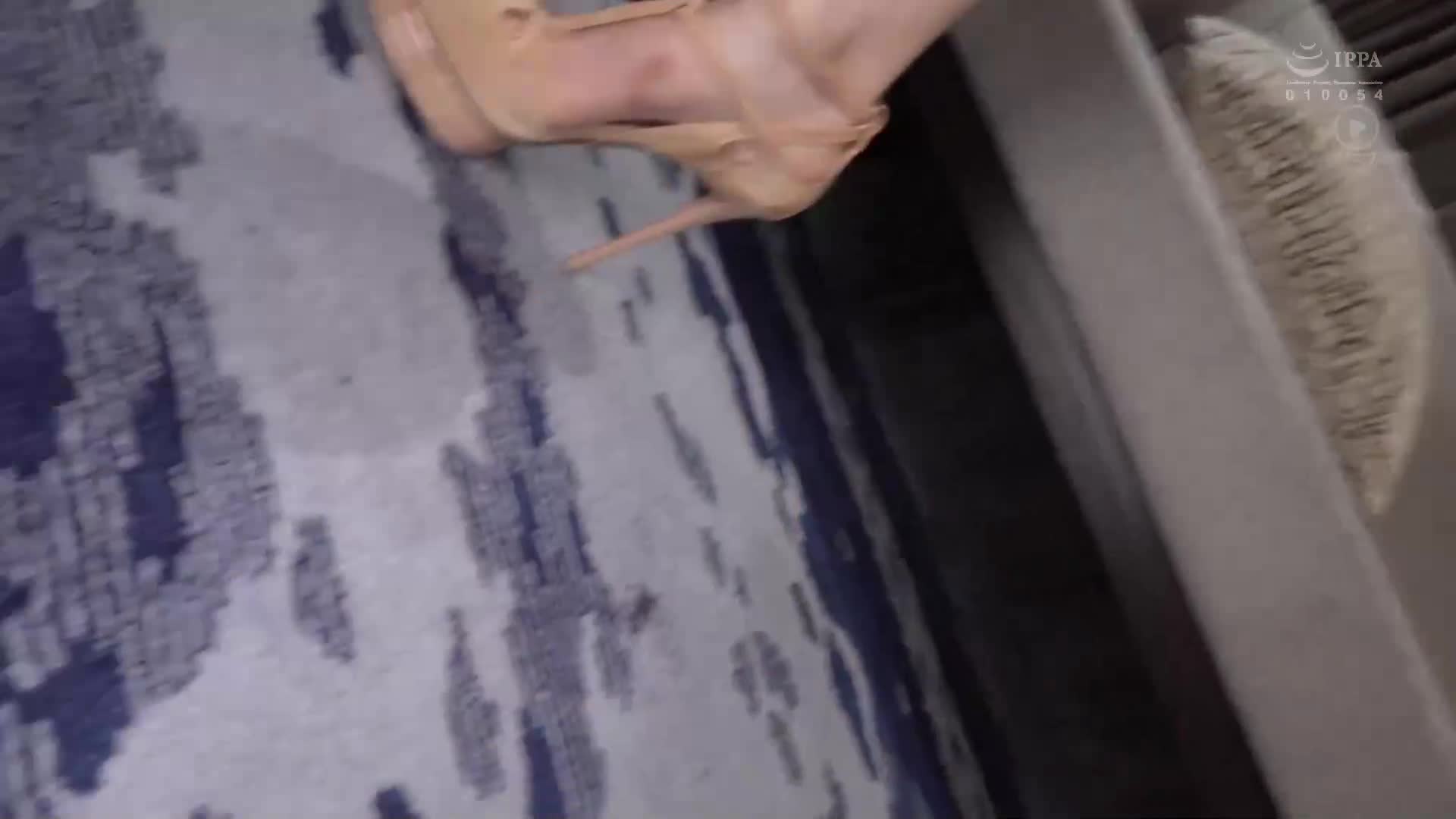 谁都会回头看的高身长休息室美女，超级棒的女孩与疯狂插入，被男友抛弃后用香槟安慰，脚抽搐疯狂插入，伤心失意的绝伦幸运中出。 - AV大平台-中文字幕,成人影片,AV,国产,线上看