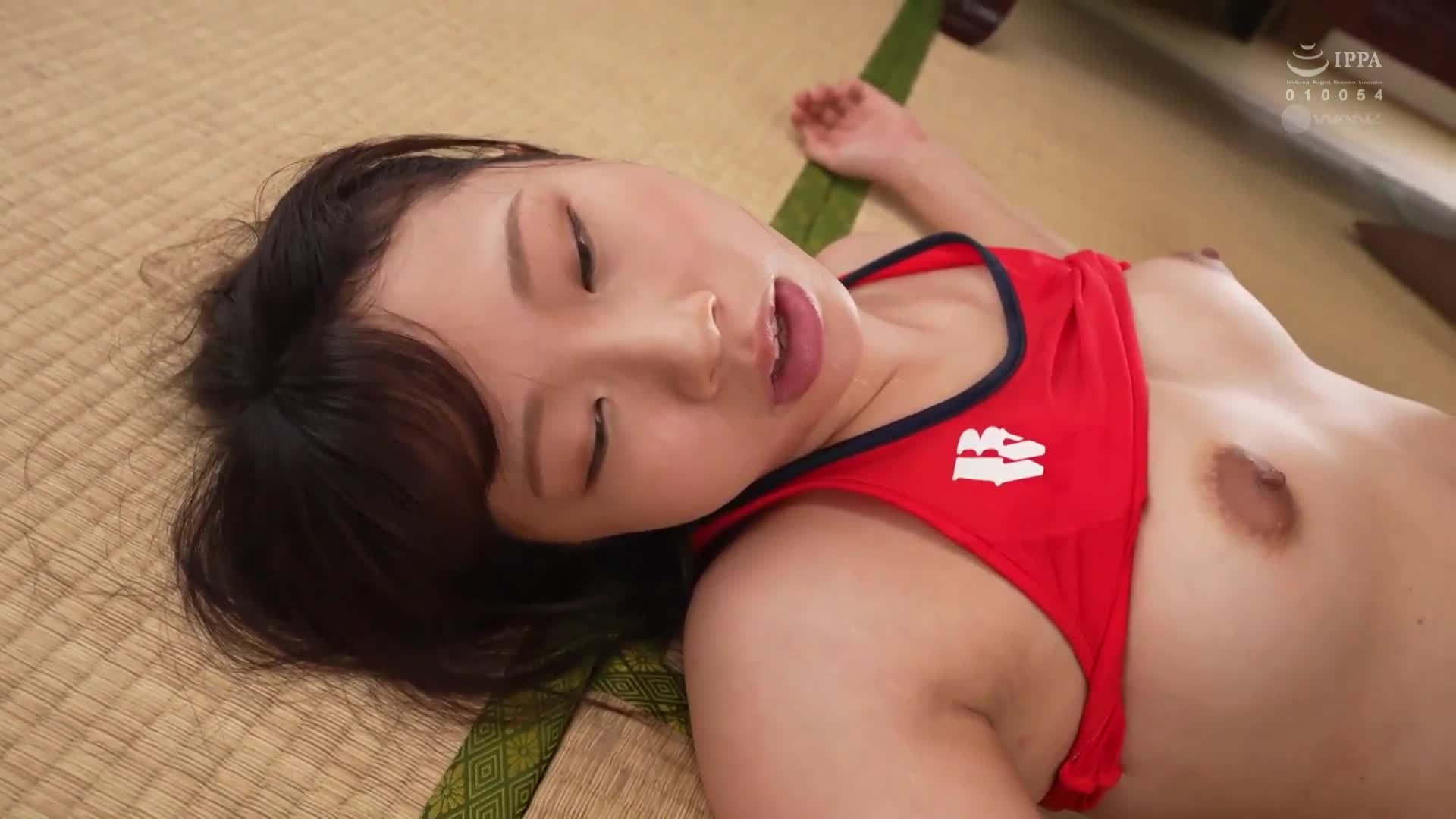 强化合宿中的田径女子被邪恶教练下药，汗流浃背地达到高潮。 透美彼方 - AV大平台-中文字幕,成人影片,AV,国产,线上看