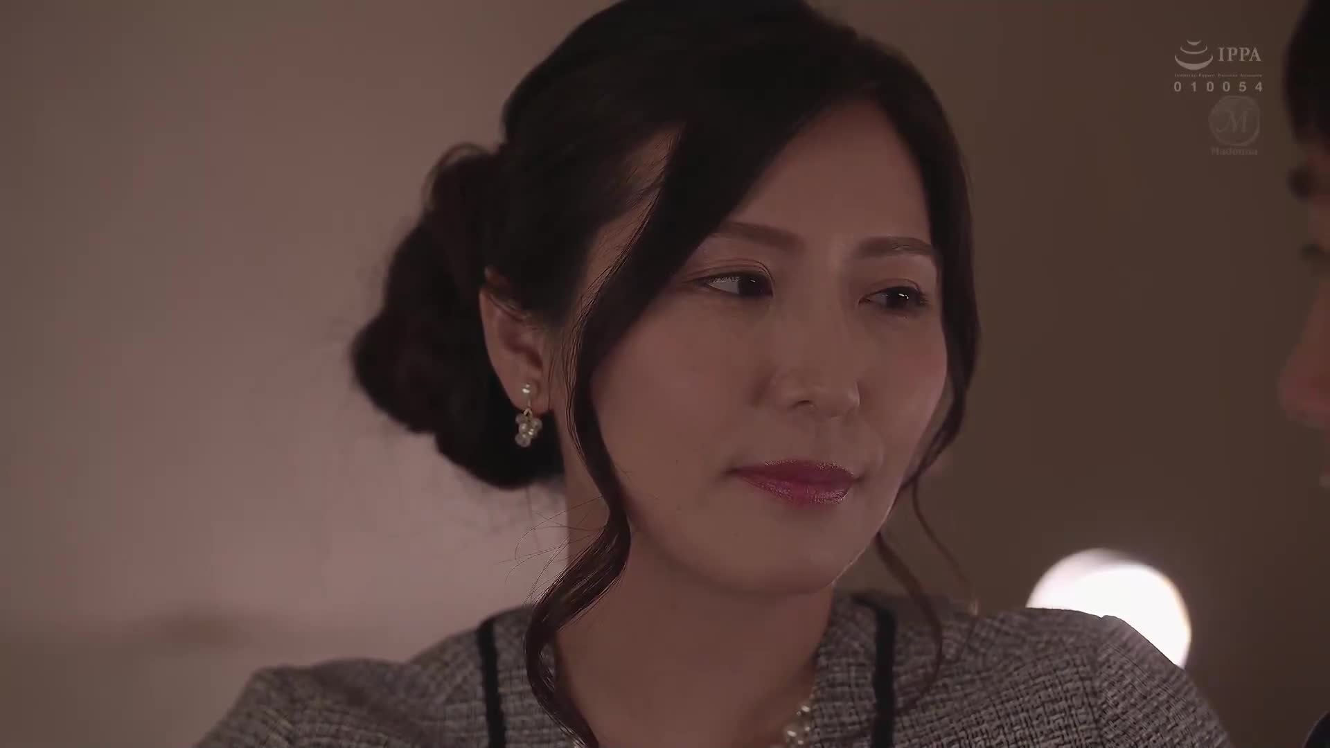 毕业典礼后...献给长大的你，继母的礼物。 椎名由奈 - AV大平台-中文字幕,成人影片,AV,国产,线上看