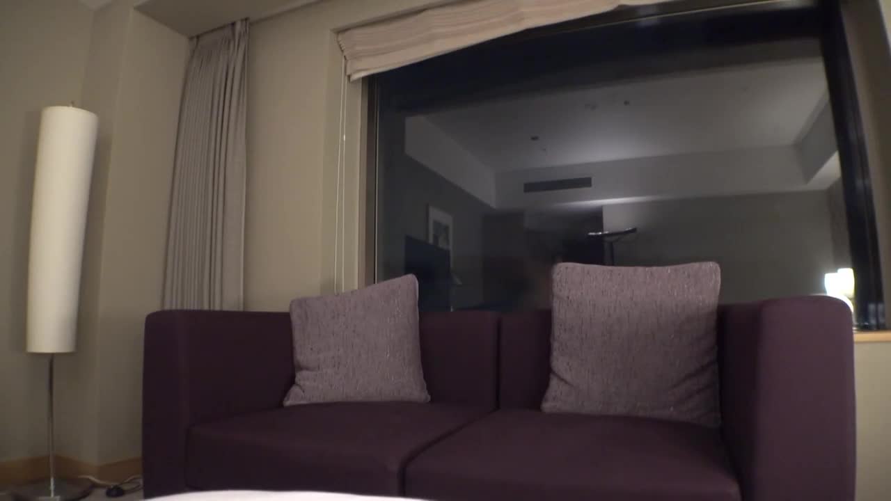 <对有男朋友的六本木高级女主人的大量中出NTR> 这次要睡的女朋友是来自六本木的超高级女主人。当我以她美丽的气场和风度邀请她参加AV时，我想搬到六本木的黄金地段+我想出售我作为女主人的名字！于是，我决定上节目…... - AV大平台-中文字幕,成人影片,AV,国产,线上看