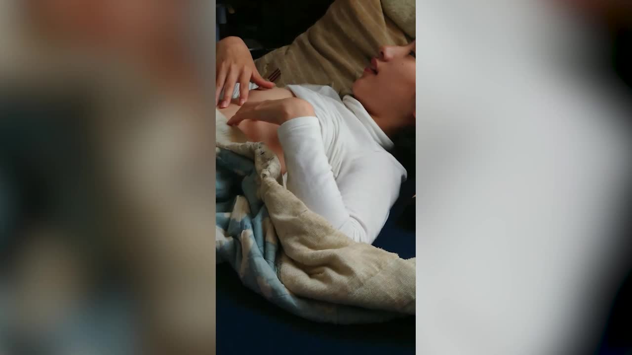 露脸泄密！清纯漂亮美少女被老司机男友出租房调教成小母狗，日常抠B玩肏妹子又痛又爽的嗲叫 - AV大平台-中文字幕,成人影片,AV,国产,线上看