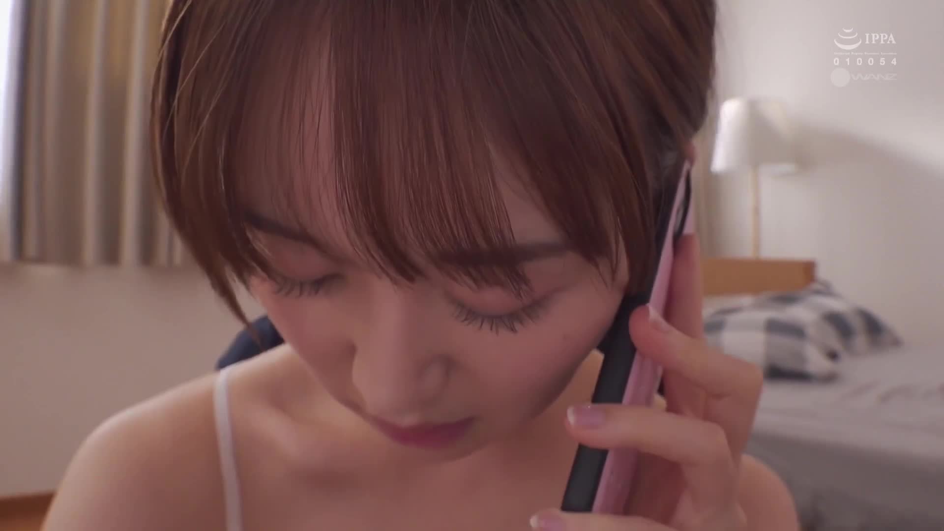 老婆的继女（叛逆期）总是没穿胸罩，露出美白皮肤和粉红色突起，忍不住玩弄乳头，让她感受到刺激并做了一些调皮的事情... 小坂七香 - AV大平台-中文字幕,成人影片,AV,国产,线上看