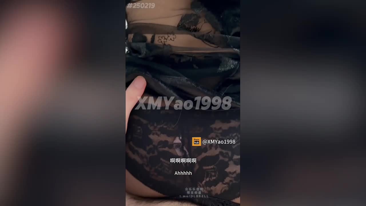 《百乐门头牌》成熟狐媚御姐，主动口交，又长又粗的大肉棒一口就吞下了!眼神深情凝望，再配上温柔的舔舐!精液!在这一刻爆发!射在完美的脸蛋上! - AV大平台-中文字幕,成人影片,AV,国产,线上看