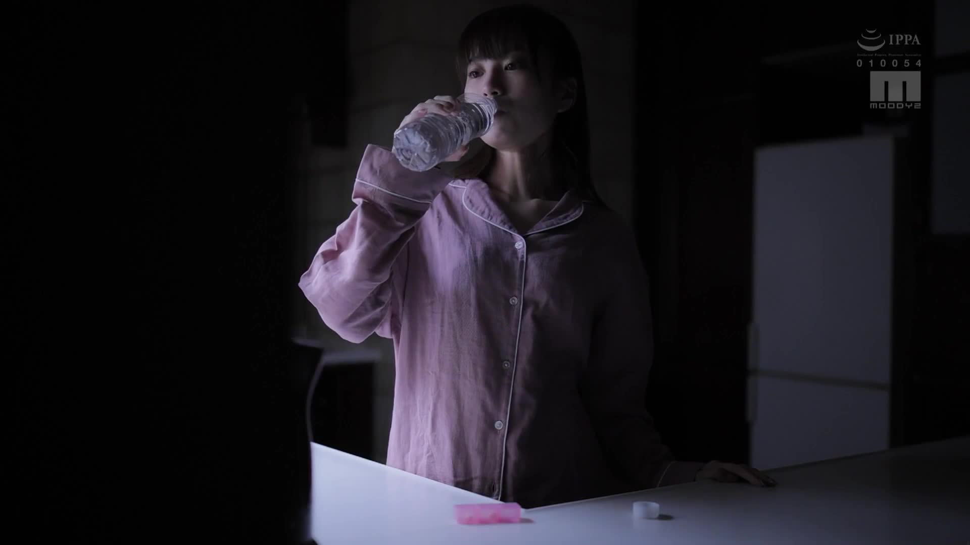 「因为是姊弟关系...只是摩擦而已」对于一直在家里蹲的我来说，姊姊太过于善良，十年来以「摩擦」作为条件来帮我解决性需求。某天，我将先端插入湿润的阴道，她却没有说任何话...最后发生了近亲相奸的内射。 天宫花南 - AV大平台-中文字幕,成人影片,AV,国产,线上看