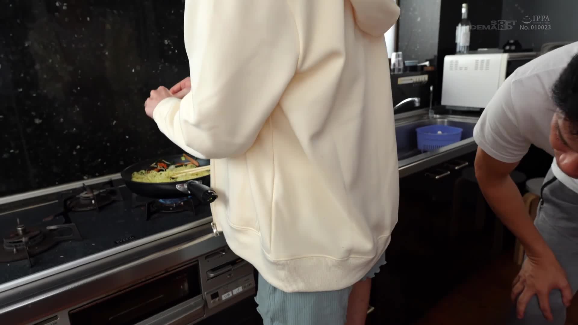 长身苗条美女被粘附的老头们不停持续高潮一整天，带着秘密暂时合法共同生活 18岁高潮开发 皆川兰 - AV大平台-中文字幕,成人影片,AV,国产,线上看