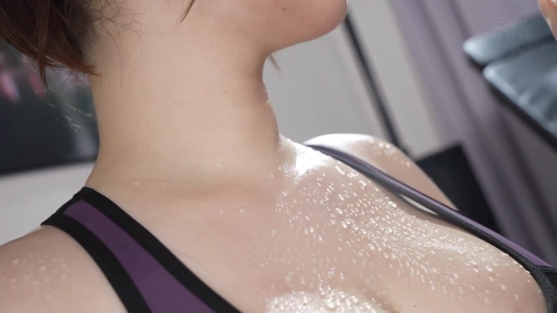 爆乳教练的汗水淋漓的全自动槌击，让我一次也没有动腰，却多次射精，这是极为罕见的情况。 - AV大平台-中文字幕,成人影片,AV,国产,线上看