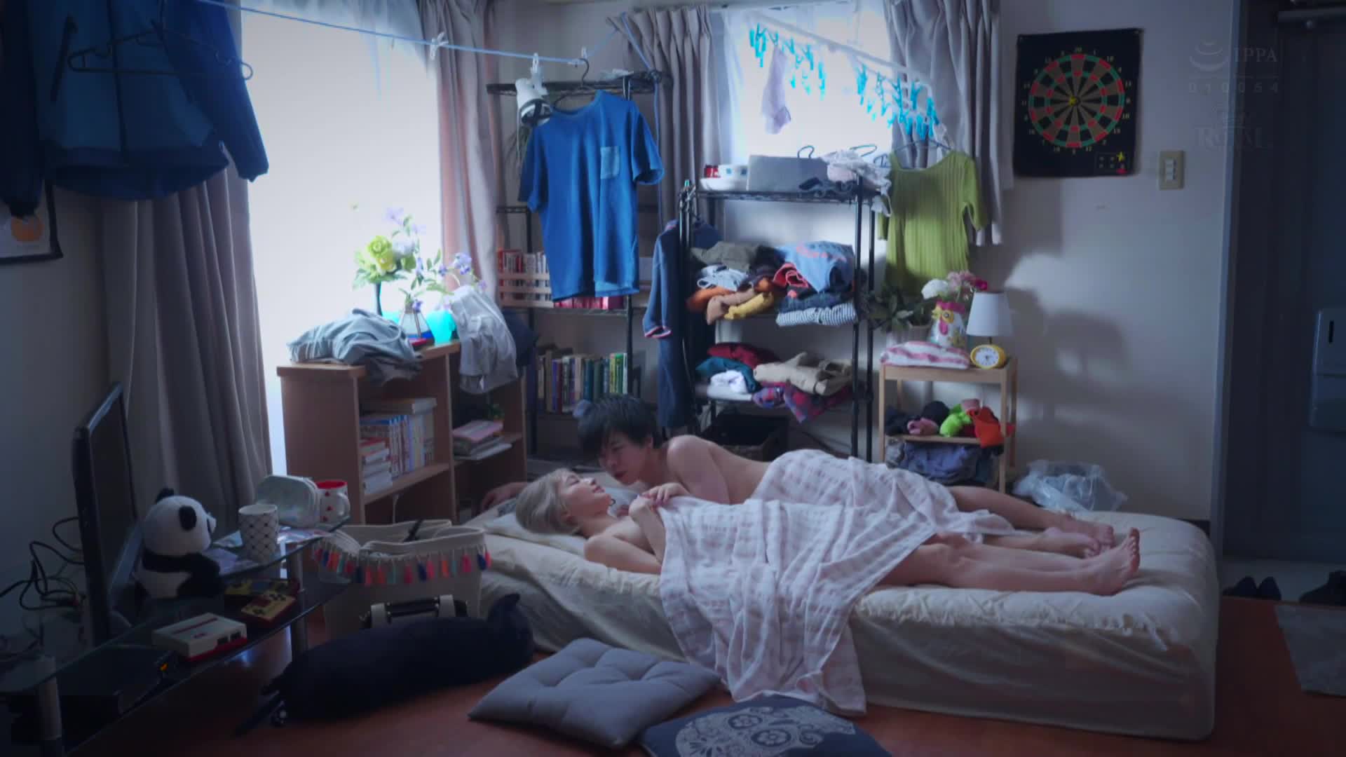 当我回到家时，看到一个陌生的纤瘦巨乳女孩！不知为何她一直留在这里，并温柔地诱惑着我... 百永纱里奈 - AV大平台-中文字幕,成人影片,AV,国产,线上看
