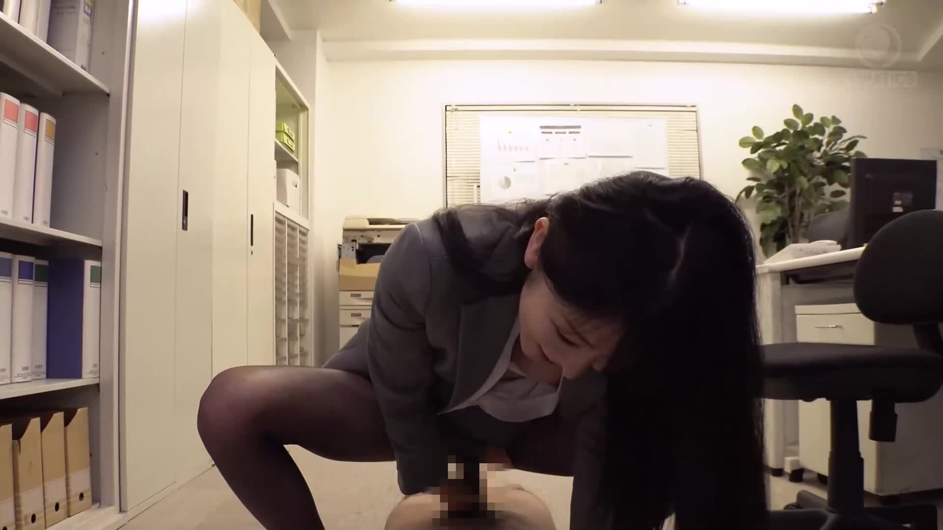 [VIP会员点播]比起她的口交更舒服吧？ "在加班时，在办公室里和美丽的已婚女上司挑逗下无法忍耐的成熟吸吮技术，射精后还是持续被深深吞咽13次。 森日向子 - AV大平台-中文字幕,成人影片,AV,国产,线上看