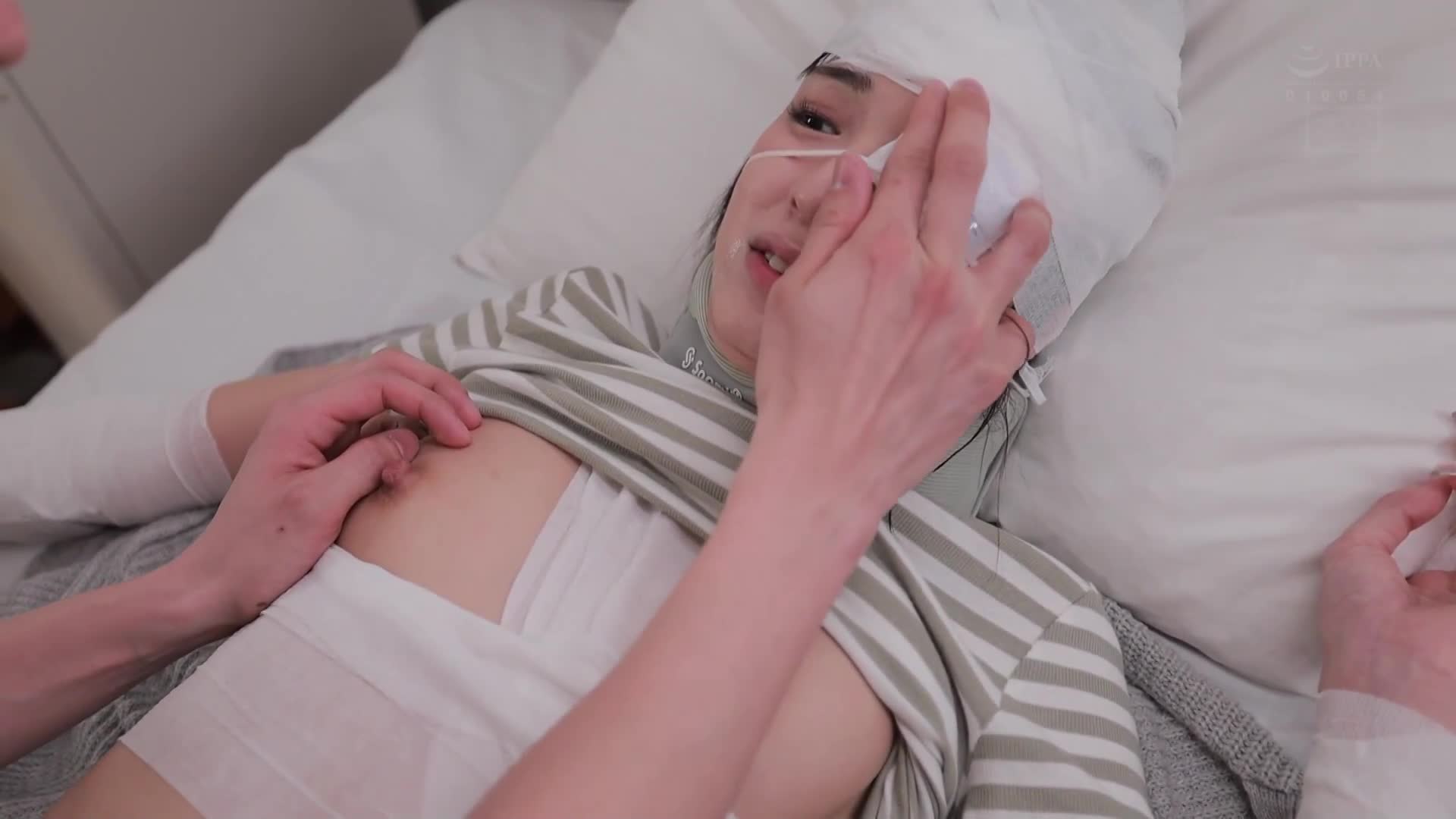 她住院期间的NTR，总是来探望的男友离开后，无法动弹的骨折女友被我不停地用接吻和中出治疗，让她迷恋我的唾液和阳具！ ！仓本蓳 - AV大平台-中文字幕,成人影片,AV,国产,线上看