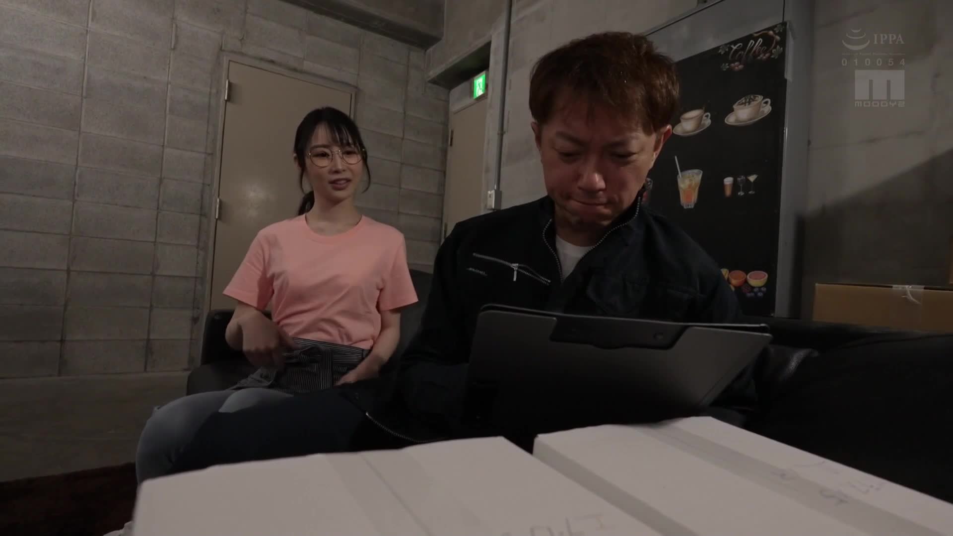 兼职工作的地味内向眼镜姐姐是个无尽的痴女怪物 朝日莉绪 - AV大平台-中文字幕,成人影片,AV,国产,线上看