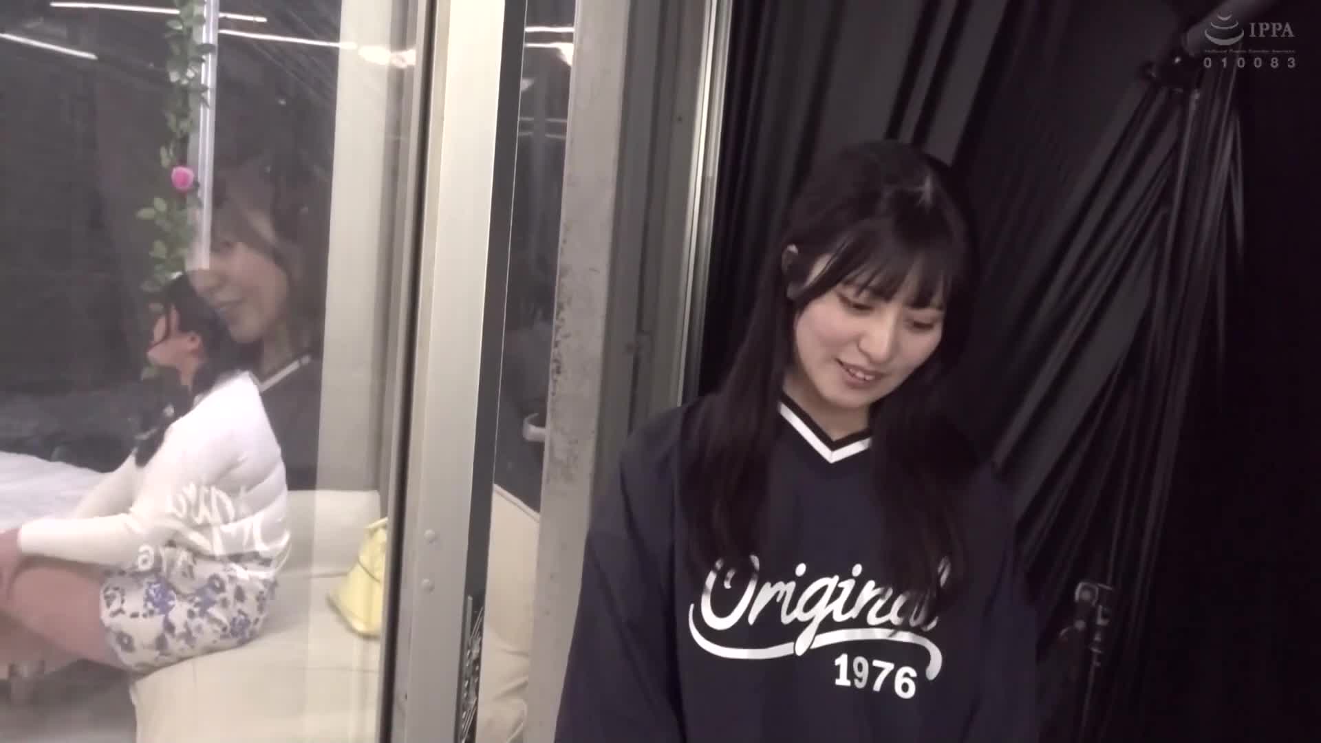 从MM号码逃脱：女大学生的友情串连计划。在30分钟内通过电话召唤朋友，让他们代替你逃离密室！如果超过限时，将立即进行性交！在朋友到来之前，激烈的抽插不停止，内射将不会结束。在魔镜中。 - AV大平台-中文字幕,成人影片,AV,国产,线上看