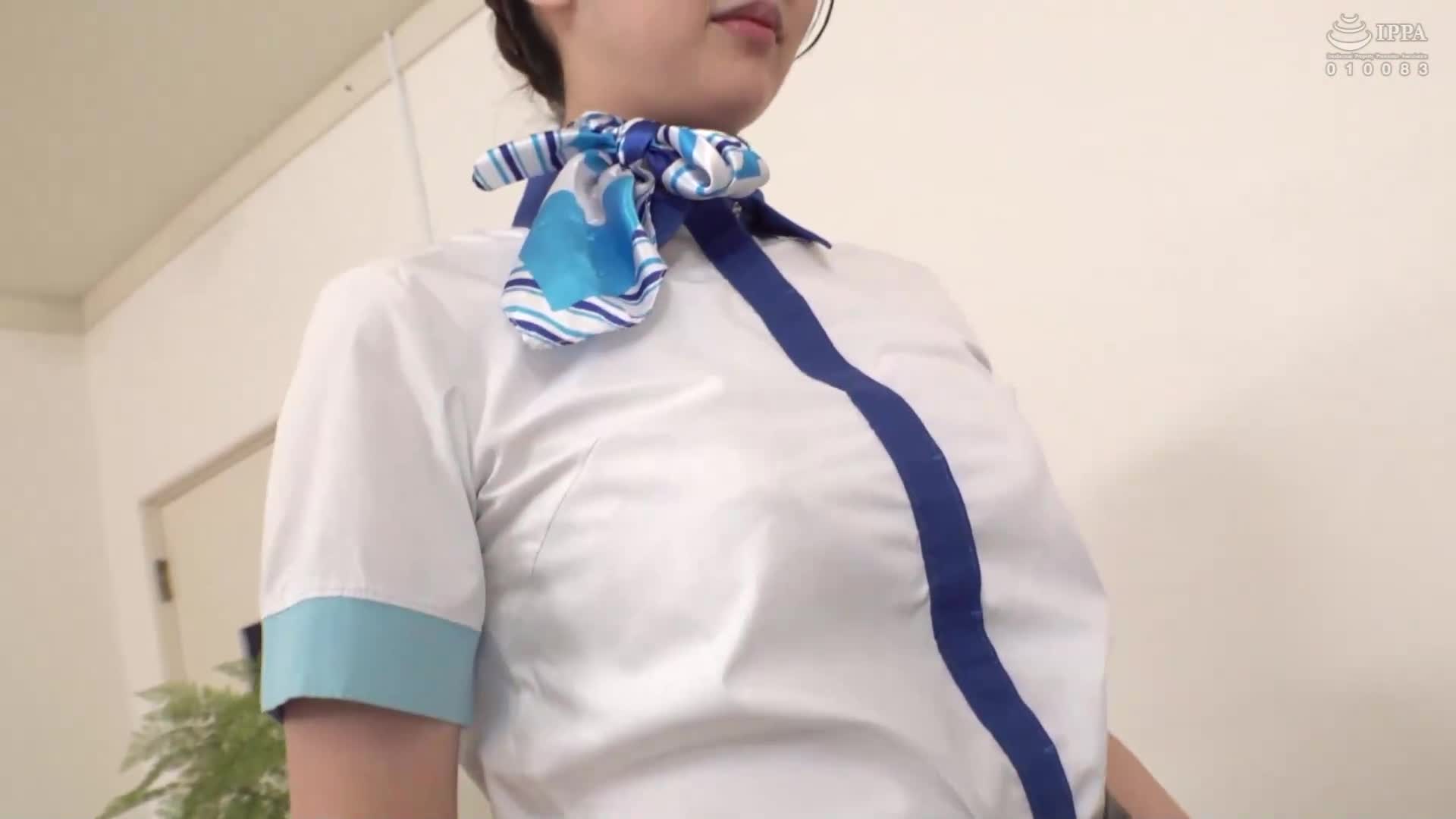 一般男女监控AV 飞行回程中的美腿空姐限定 170公分以上的高个子机舱服务员第一次与低个子处男男孩进行身高差性爱！温柔款待带着自卑感的矮个男孩的空中女神展示黑色丝袜美腿，骑乘位让他痉挛高潮！最后达到最高潮的空姐... - AV大平台-中文字幕,成人影片,AV,国产,线上看