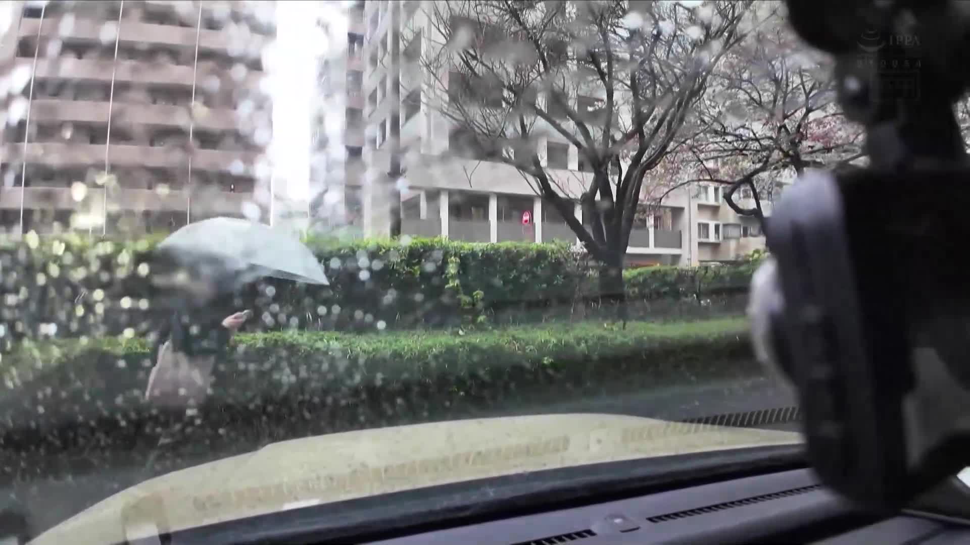 被煽动驾驶的老爹让我把心爱的女友献给他，在车外被迫看守，之后一次又一次地被车用摄影机NTR的影像激起阴茎勃起，不断地自慰。东条夏 - AV大平台-中文字幕,成人影片,AV,国产,线上看