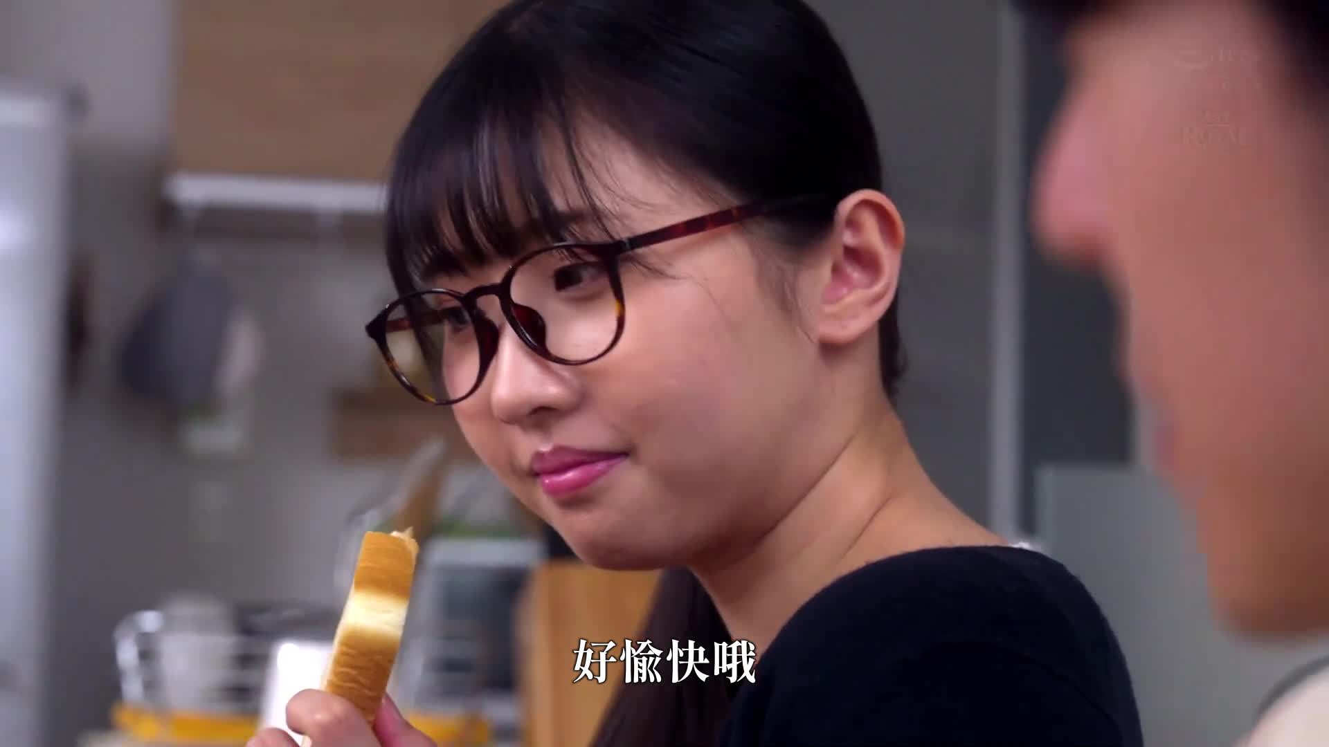 「还不能射出来吗？」在地味的义姊妹耳语淫语的情况下，持续连续中出的骑乘位！巴辉 - AV大平台-中文字幕,成人影片,AV,国产,线上看
