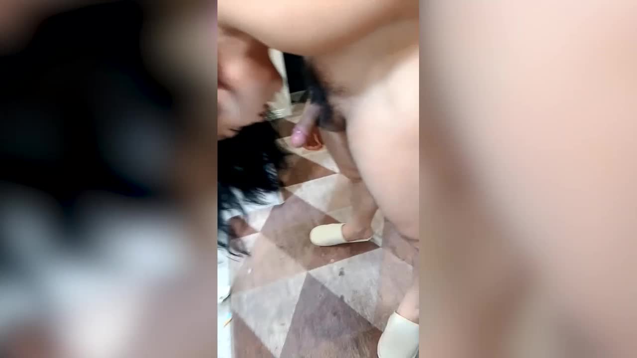 黑丝露脸好多风骚小姐妹跟大哥们玩群P，全程露脸黑丝诱惑淫声荡语听指挥，口交大鸡巴吃奶舔逼抠穴各种爆草 - AV大平台-中文字幕,成人影片,AV,国产,线上看