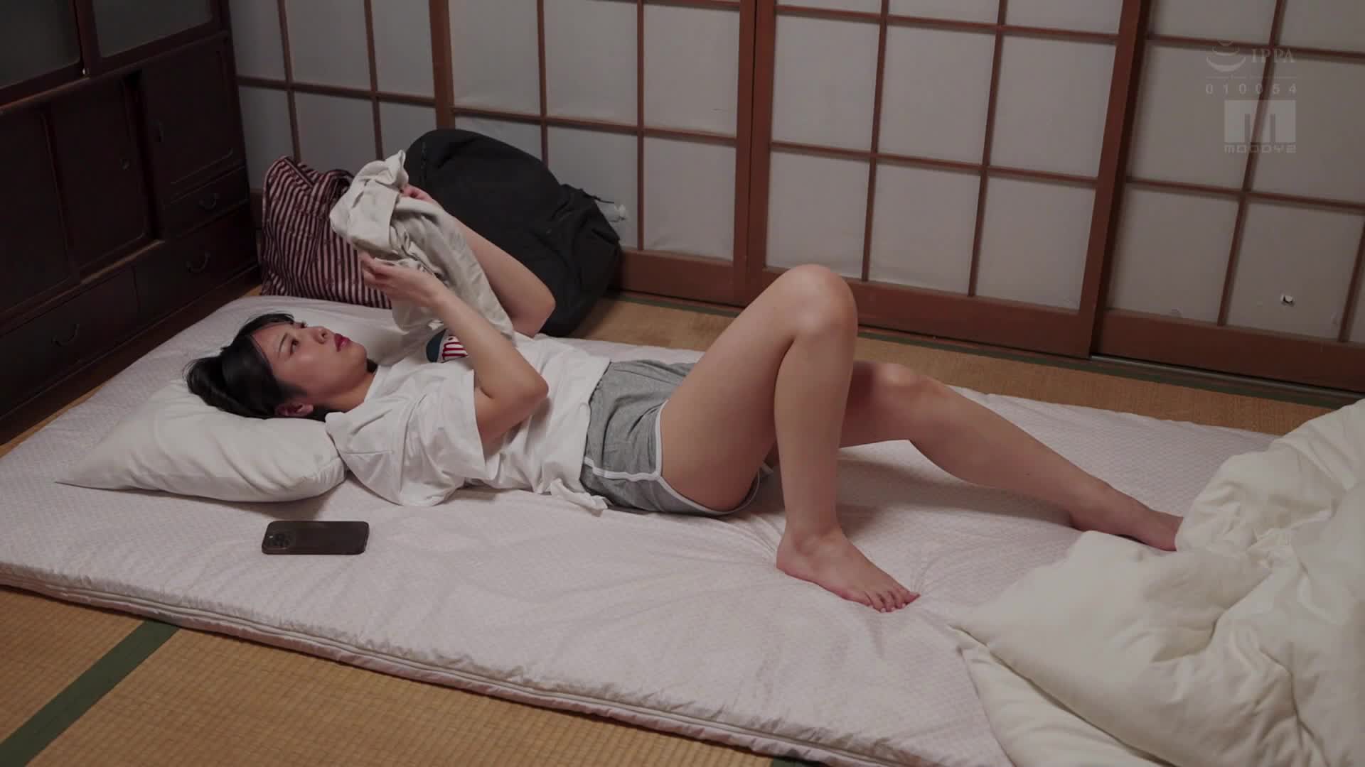 她开始担任女子经理人，被一位满身汗水的橄榄球选手用巨大的压力压迫，将子宫紧紧压碎的夏季训练营强奸轮奸。仓木诗织 - AV大平台-中文字幕,成人影片,AV,国产,线上看