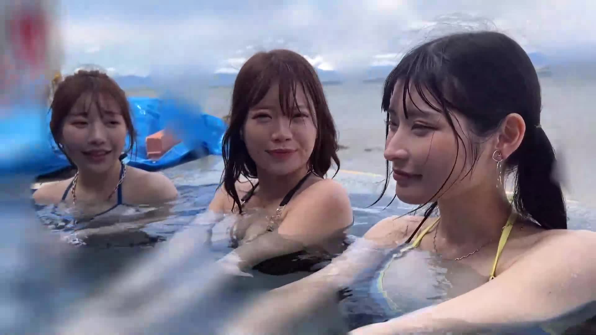 美好巨乳景色的双人组和五人乱交...！ ？动漫声美女＆美丽女孩在热闹的氛围中舔三根鸡巴...连私密处也变得放松，举办性爱派对w，快乐地享受着淫荡射精！夏日太过爽快了！ ！ 【＃CLOVER×游泳池×搭讪 ＃@樱/@莉奥】 - AV大平台-中文字幕,成人影片,AV,国产,线上看