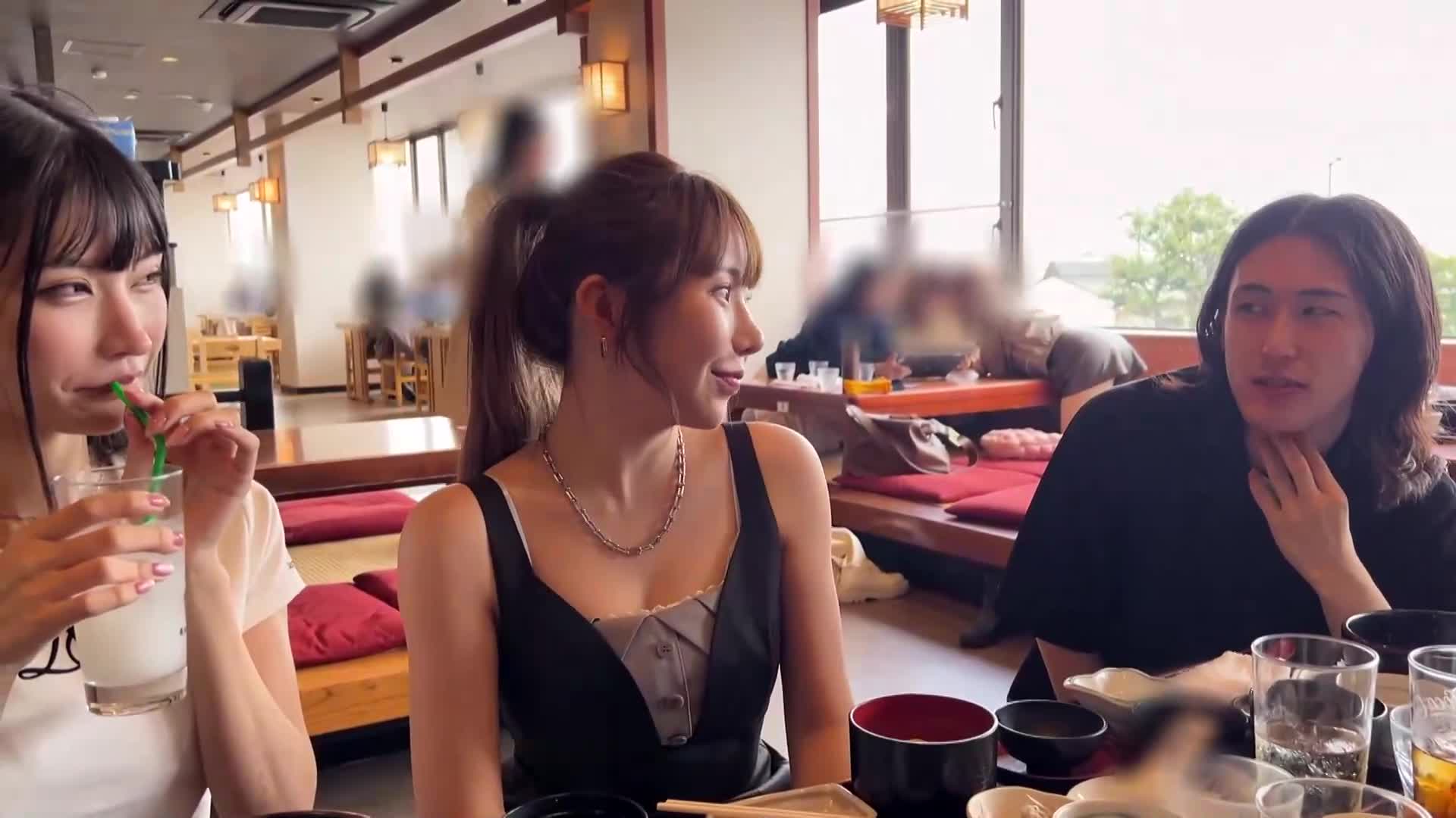 美好巨乳景色的双人组和五人乱交...！ ？动漫声美女＆美丽女孩在热闹的氛围中舔三根鸡巴...连私密处也变得放松，举办性爱派对w，快乐地享受着淫荡射精！夏日太过爽快了！ ！ 【＃CLOVER×游泳池×搭讪 ＃@樱/@莉奥】 - AV大平台-中文字幕,成人影片,AV,国产,线上看