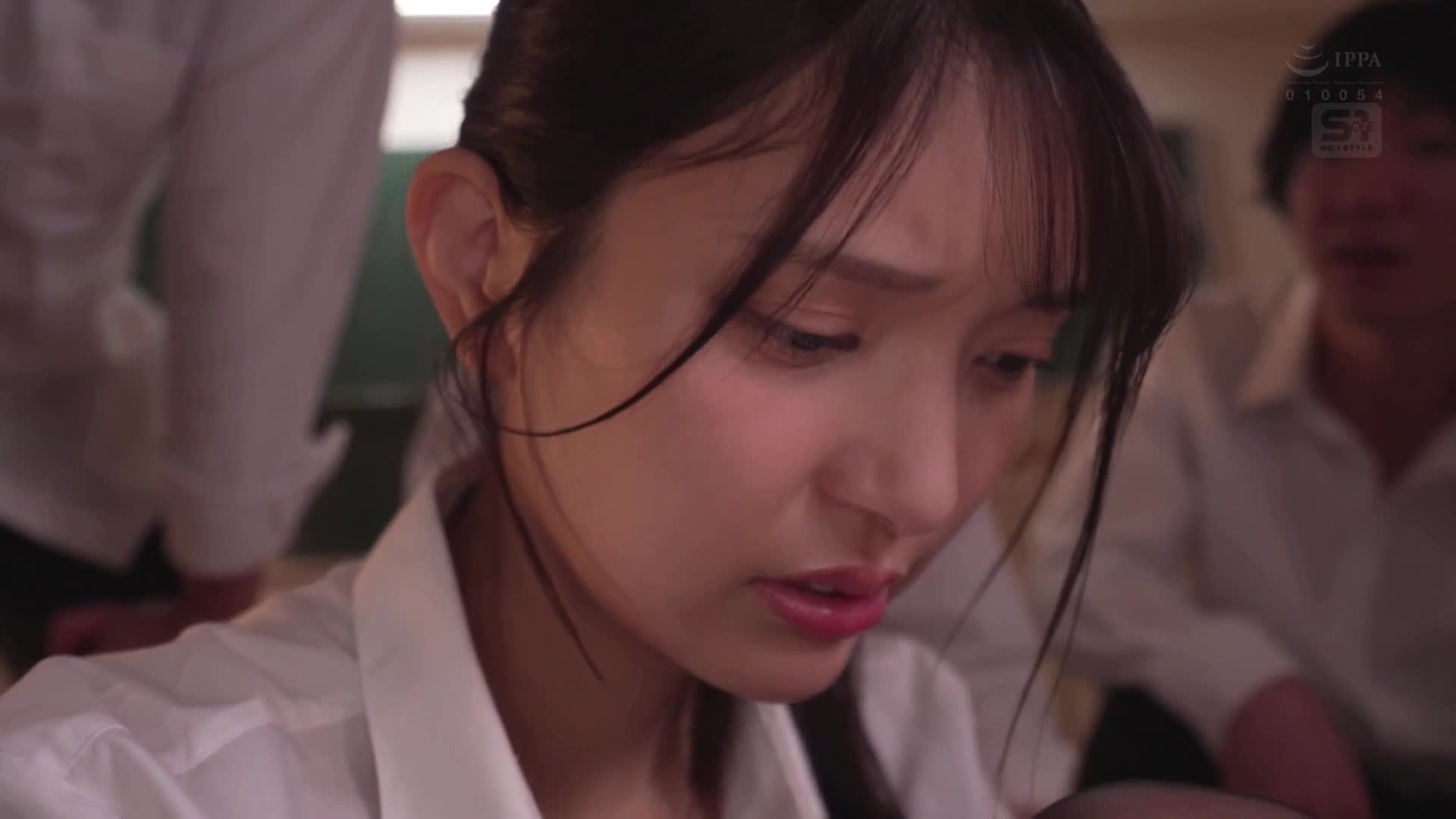 刚从大学毕业的女老师性格轻松，看起来很容易就会被学生们●辱。仓木华 - AV大平台-中文字幕,成人影片,AV,国产,线上看