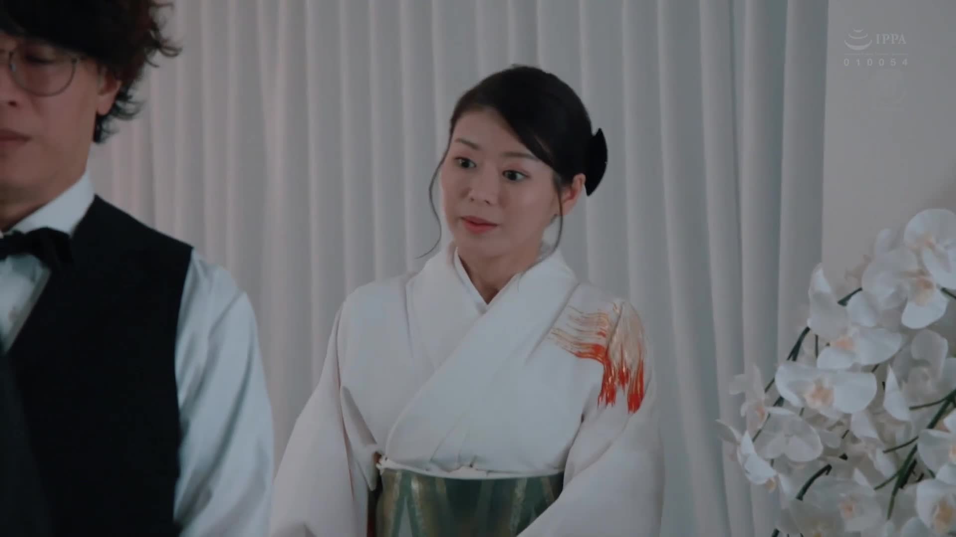 高级俱乐部的人妻，被太客的汗水和体液弄脏，闭店后进行中出枕头生意。筱原伊代 - AV大平台-中文字幕,成人影片,AV,国产,线上看