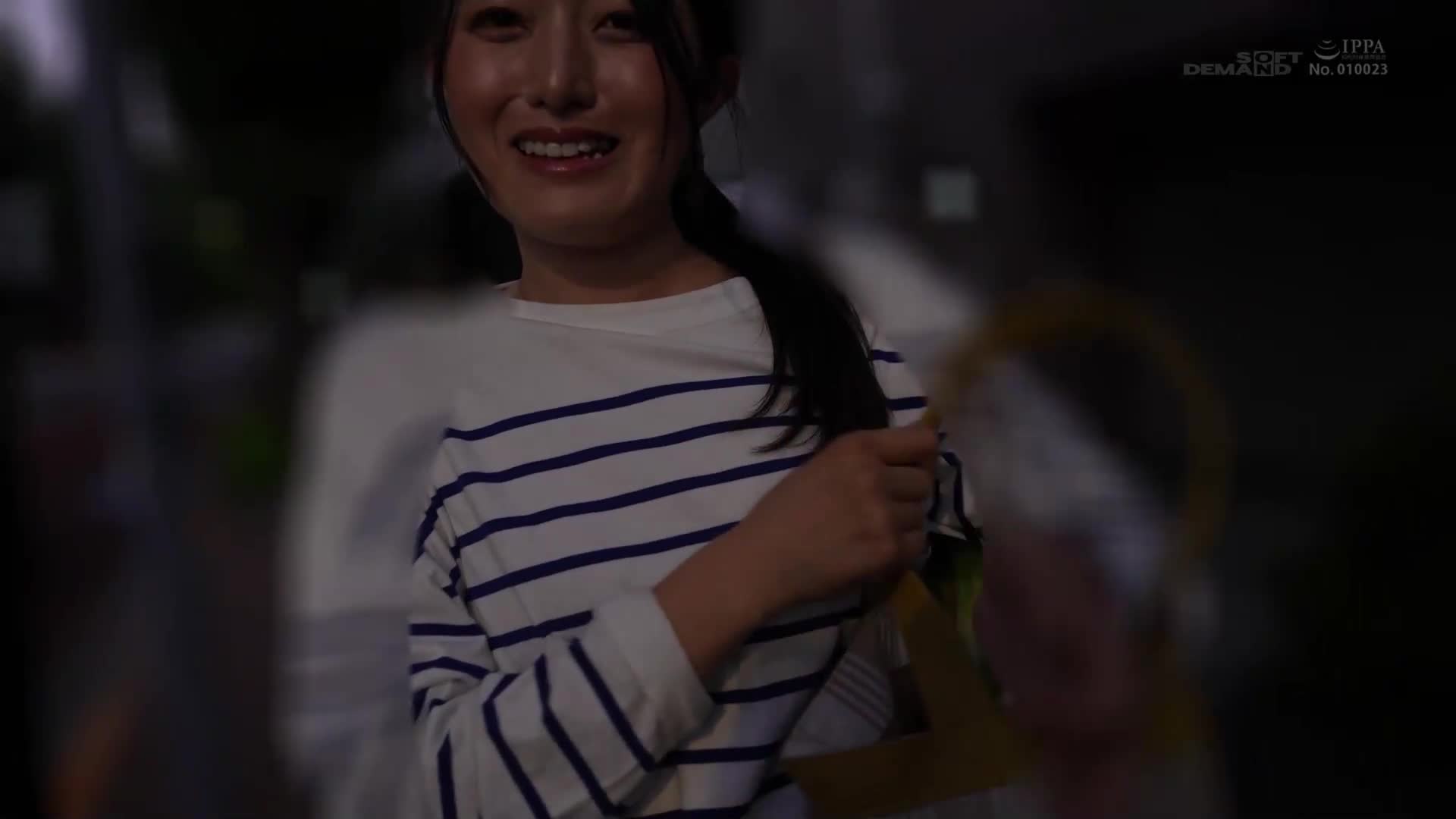 [VIP会员点播]「喜欢帮助他人」参与儿童餐厅的志愿服务。擅长料理的30岁足立美绪 AV初登场 - AV大平台-中文字幕,成人影片,AV,国产,线上看