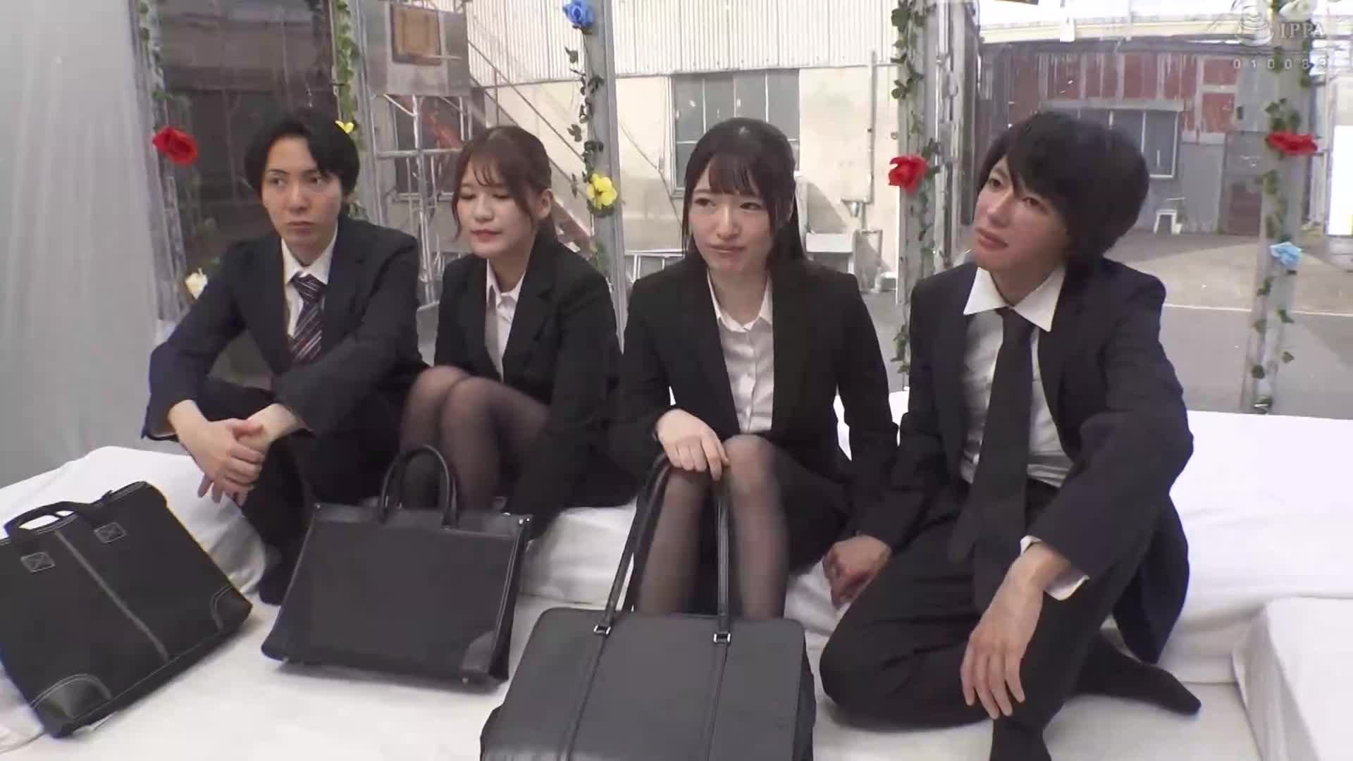 露脸新社会人限定 魔镜计划 办公室夫妻交换！四名同事男女挑战“连续中出互换逃生游戏”！尽管觉得在心爱的伴侣面前不应该，但却插入同期的鸡鸡！就在男友旁边连续射精中出性爱！总共中出... - AV大平台-中文字幕,成人影片,AV,国产,线上看