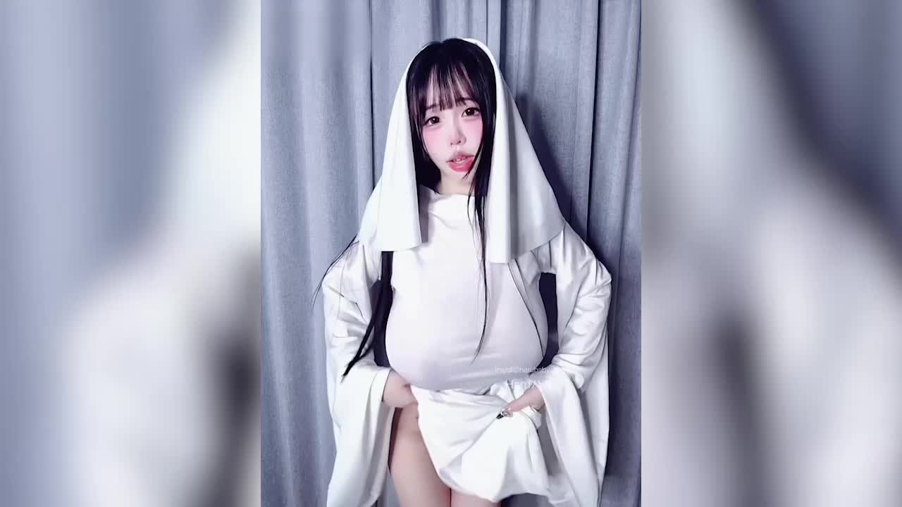台湾极品大奶萌妹-Haru哈噜_萧婷安-最新作，巨乳幽灵娘，萌妹各种姿势抖奶秀自己的超级巨乳，再抹上精油疯狂揉捏自己的大奶子，天生的无毛一线天嫩逼也很好看【 - AV大平台-中文字幕,成人影片,AV,国产,线上看