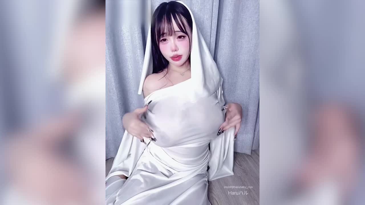 台湾极品大奶萌妹-Haru哈噜_萧婷安-最新作，巨乳幽灵娘，萌妹各种姿势抖奶秀自己的超级巨乳，再抹上精油疯狂揉捏自己的大奶子，天生的无毛一线天嫩逼也很好看【 - AV大平台-中文字幕,成人影片,AV,国产,线上看