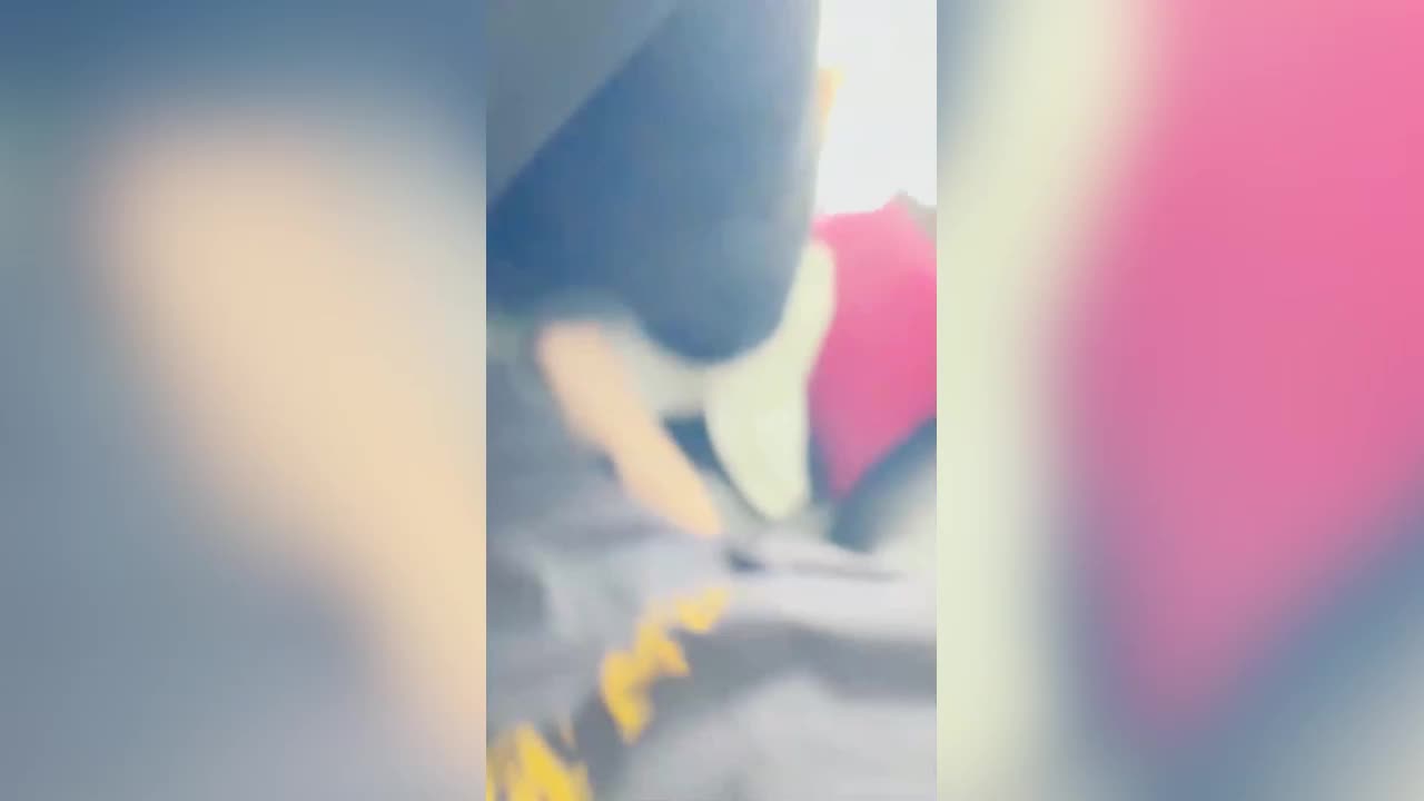 《意淫自己妹妹》爸妈在厨房客厅让妹妹口爆吞精趁其不备插射到阴道深处嫩穴装不下精液都溢出来了 - AV大平台-中文字幕,成人影片,AV,国产,线上看