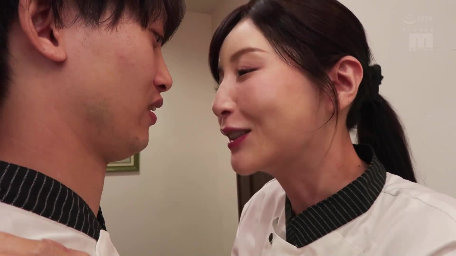 在兼职工作中遇见的比自己年轻许多的男孩，透过美魔女的亲吻指导来调教成自己喜欢的样子 佐佐木明。 - AV大平台-中文字幕,成人影片,AV,国产,线上看