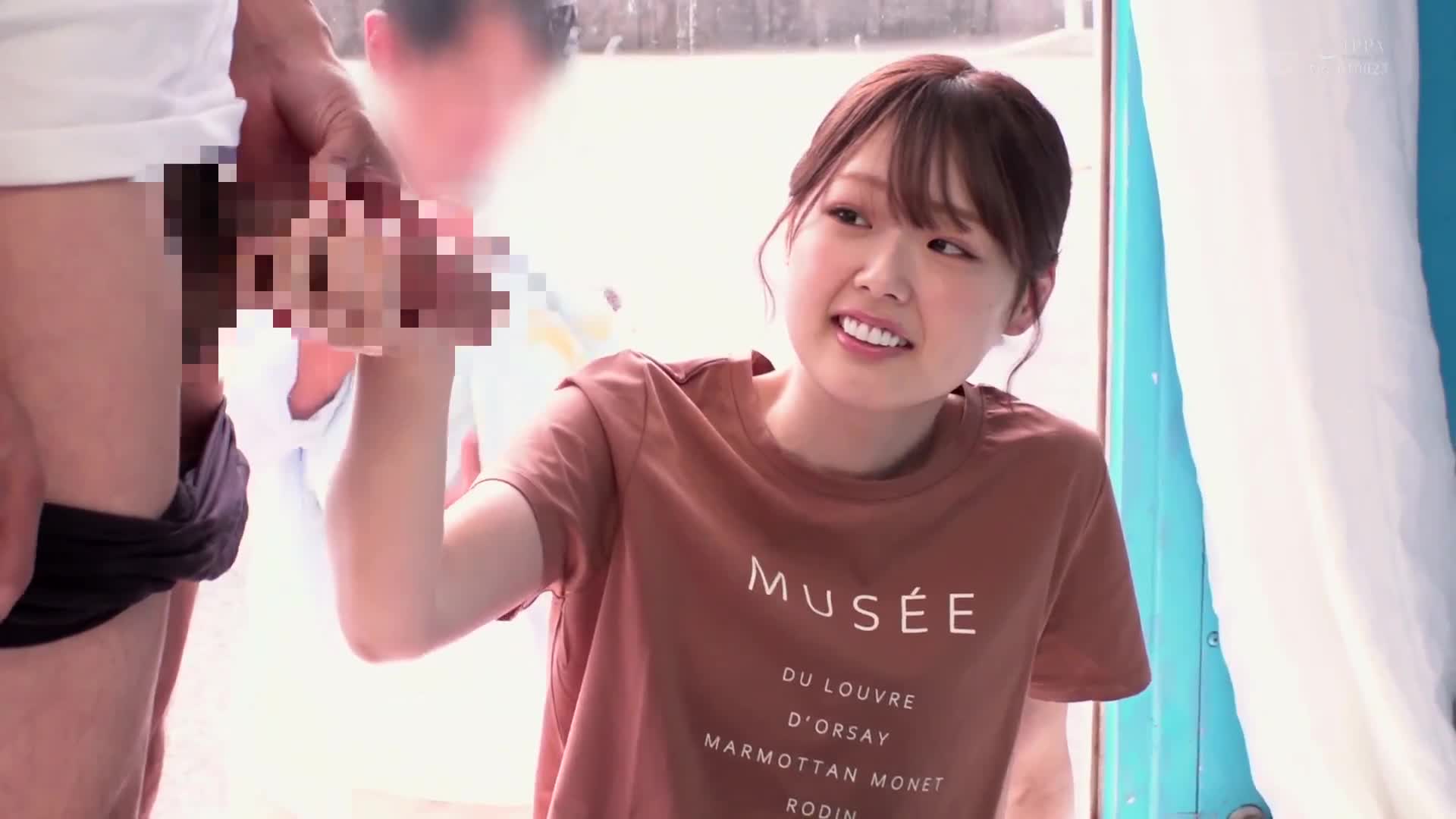 魔法镜号【仅有一片魔法镜隔开的极致背德感】偷偷给美丽的妈妈展示大鸡鸡！用素股刺激，让产后性欲不满的阴道在丈夫面前被生插！由于产后的柔软阴道太舒服，所以导致内射不伦恋SEX！ - AV大平台-中文字幕,成人影片,AV,国产,线上看