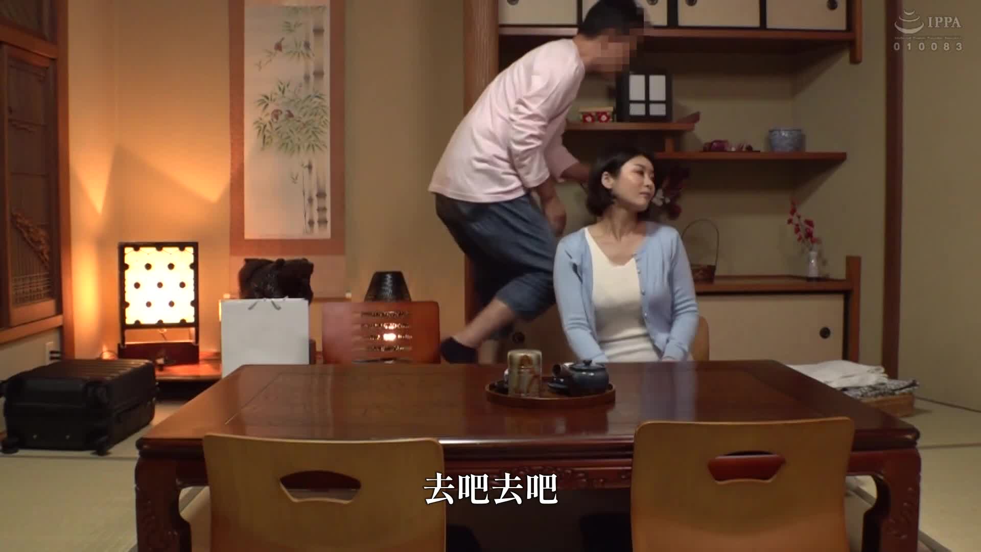 一般男女监控AV：追踪家庭旅行中犯了不伦的男女的后续特辑，丰满巨乳妻和陌生的已婚男子在相见后，仅穿过一条毛巾坐在混浴浴池中！暴露淫荡本性的连续射精性爱！ ！男女无法忘怀，在对方的伴侣不知情的情况下，一再进行内射密会… - AV大平台-中文字幕,成人影片,AV,国产,线上看