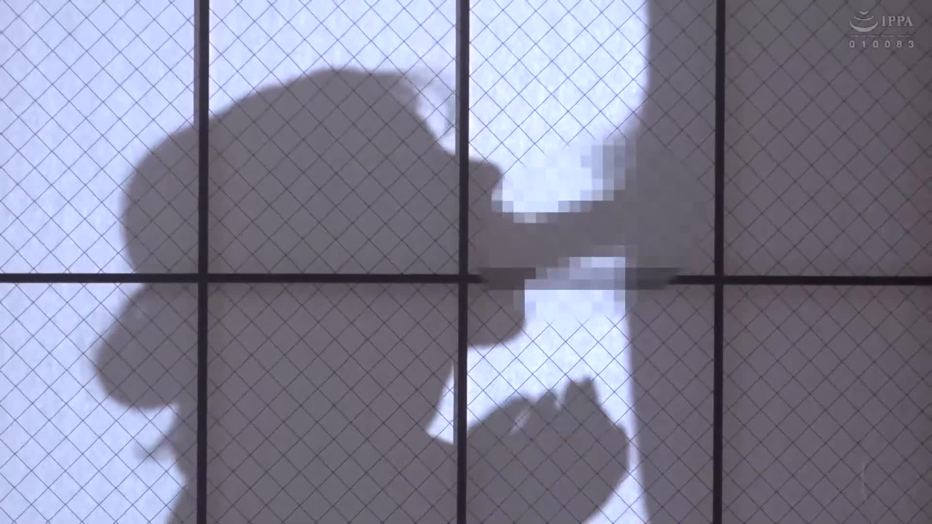 美丽继母透过纸帘的剪影性爱，被发现每天偷窥...在父亲出差期间，将处男的我带进卧室，与继母秘密地进行多次内射的家庭内NTR 望月凛音 - AV大平台-中文字幕,成人影片,AV,国产,线上看