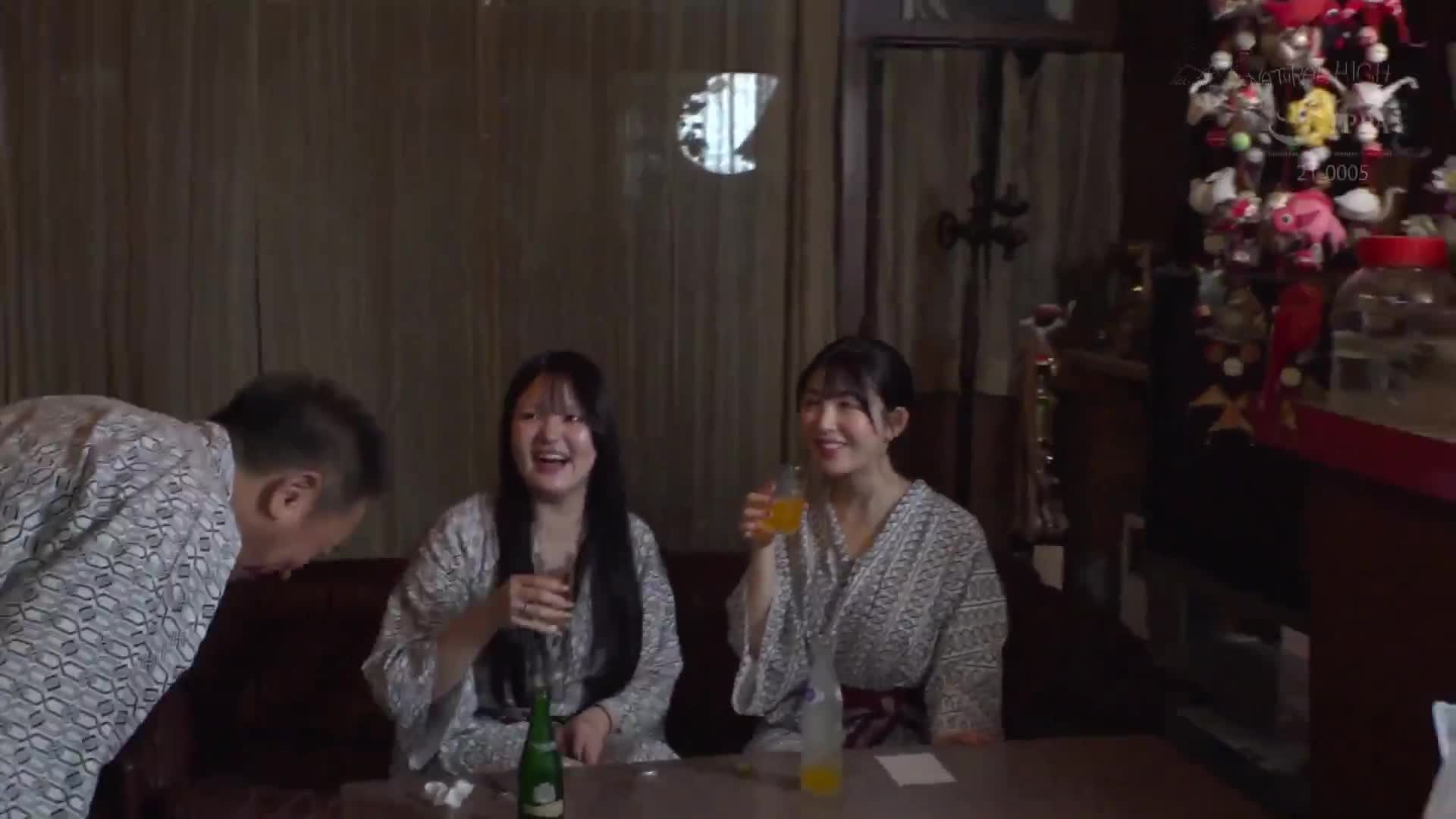[AI解码版]温泉旅馆里遇见的巨乳女被熟练手指弄得高潮不断，被一群性经验丰富的老色鬼串刺，恶劣的宴会2 - AV大平台-中文字幕,成人影片,AV,国产,线上看