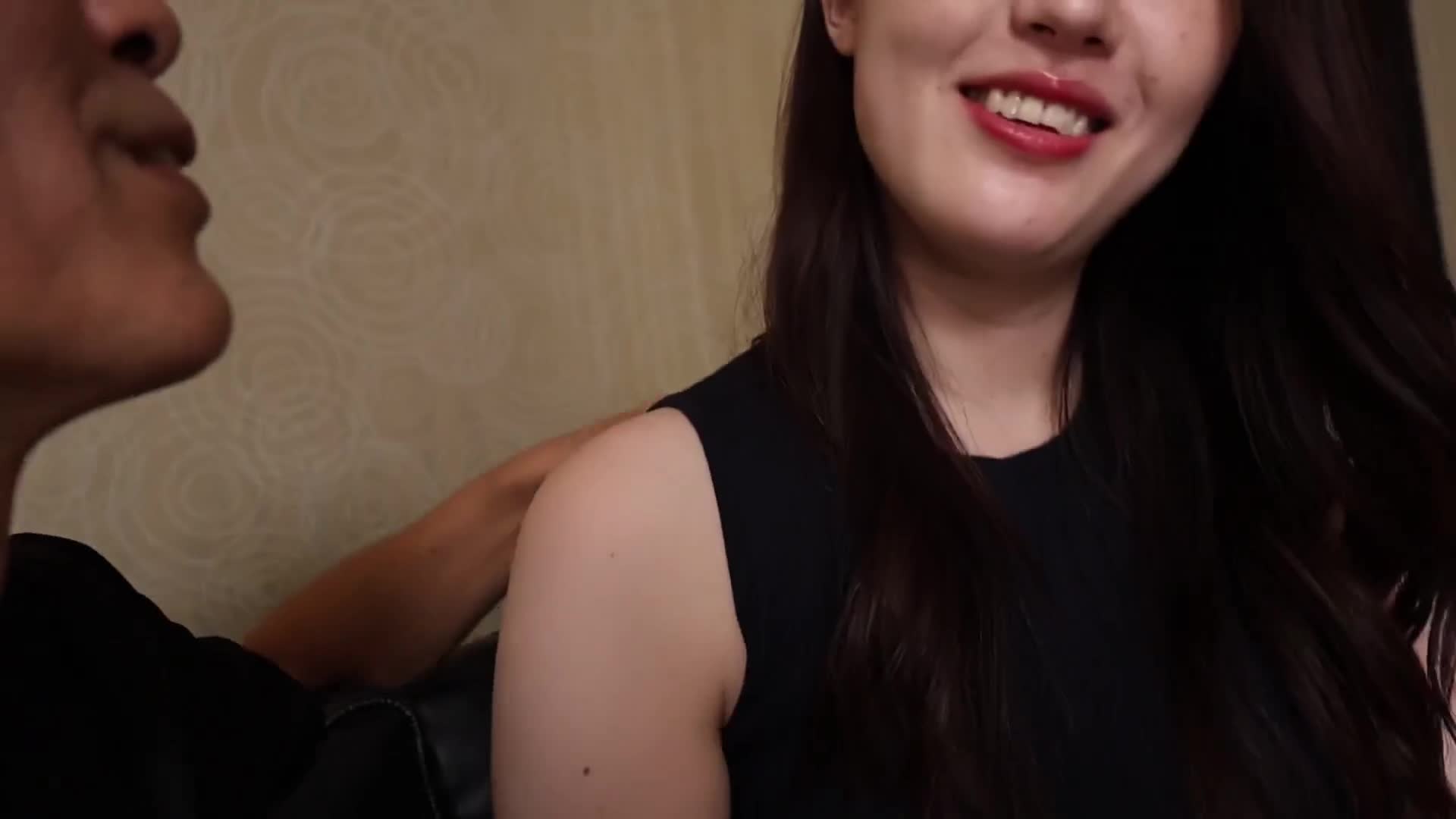 [AI解码版]【色气四溢】【巨乳妻和难忘的婚外情SEX】「已经太久没有性爱了…我真的很需要你的●●…」美丽又高挑，乳房巨大，屁股也很大！性欲旺盛的冷淡妻子参加AV拍摄！只要在旁边就会勃起的超性感身材。骑乘姿势摆动臀部时，G罩杯在眼前摇晃产生强烈视觉效果。每当刺激前列腺时，就会颤抖并经历痉挛高潮。彼此还不够满足​​，... - AV大平台-中文字幕,成人影片,AV,国产,线上看