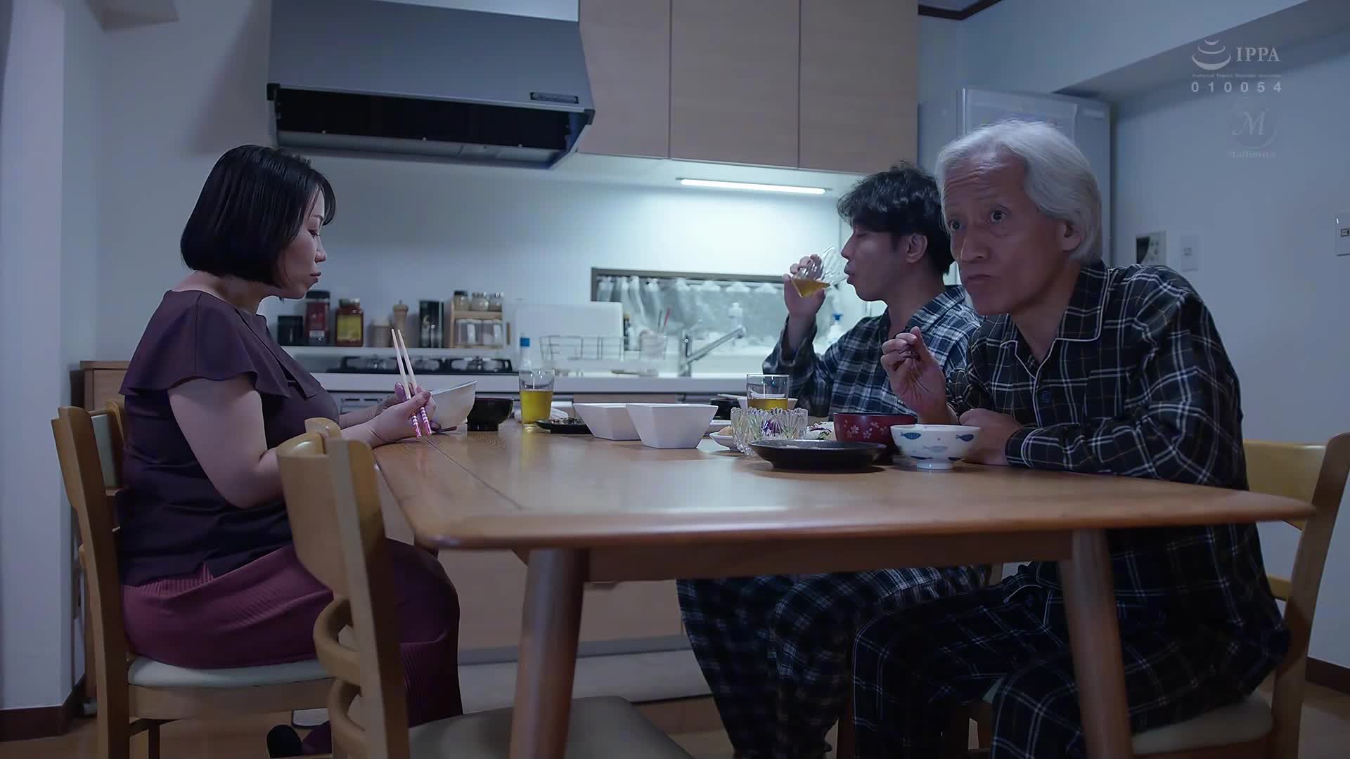 [AI解码版]「那...那里，就...停下来」 我发现了岳母的性欲开关，在父亲身旁玩弄着猥亵乳晕，使她疯狂地达到高潮...。 丰田怜花 - AV大平台-中文字幕,成人影片,AV,国产,线上看