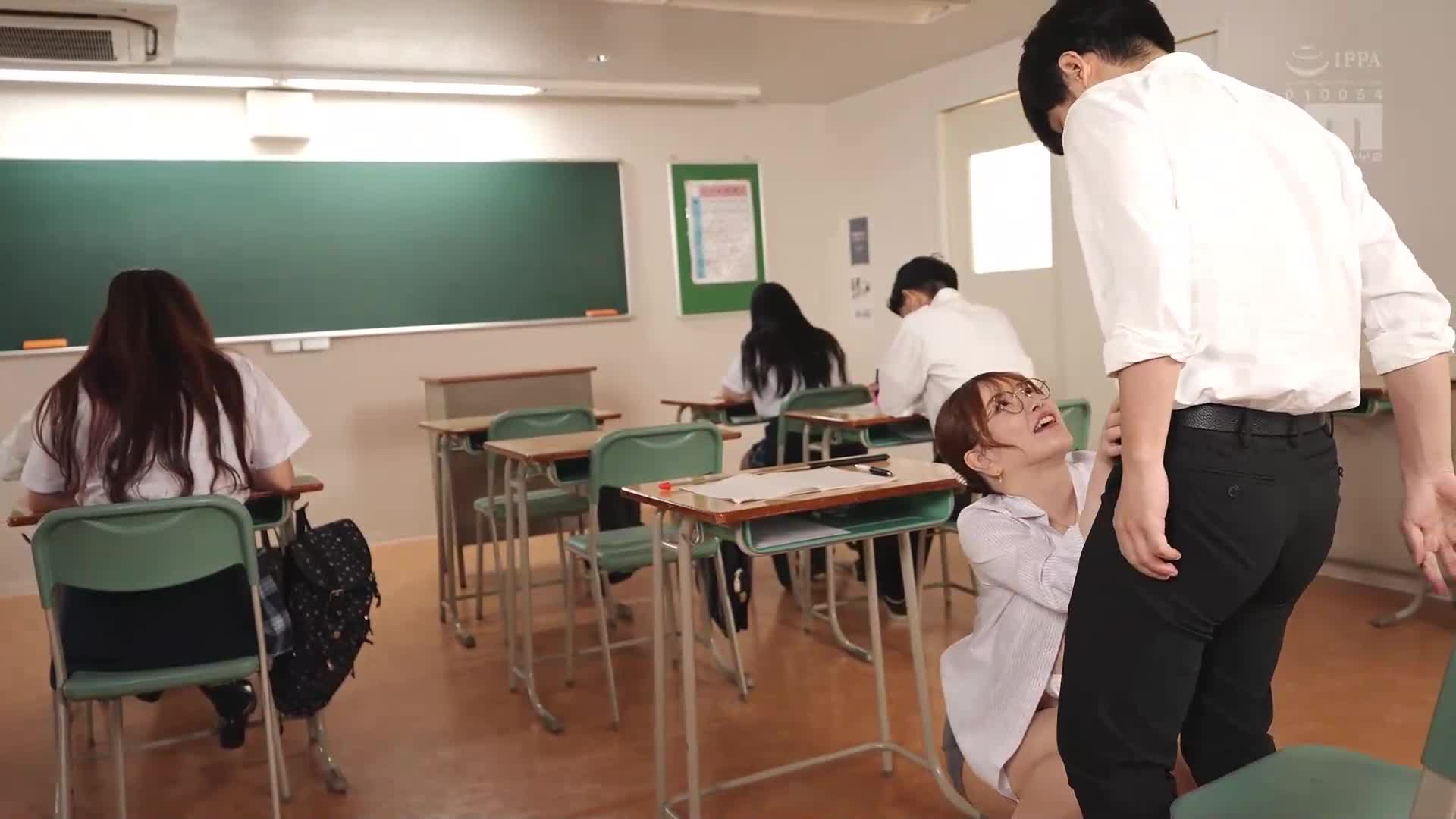 [AI解码版]老师注意到因女友没收写真集而沮丧的学生...「老师的泳衣让你舒服地做」！戏笑露出泳衣胸部的Q罩杯巨乳，太过刺激的校园生活－Himari - AV大平台-中文字幕,成人影片,AV,国产,线上看