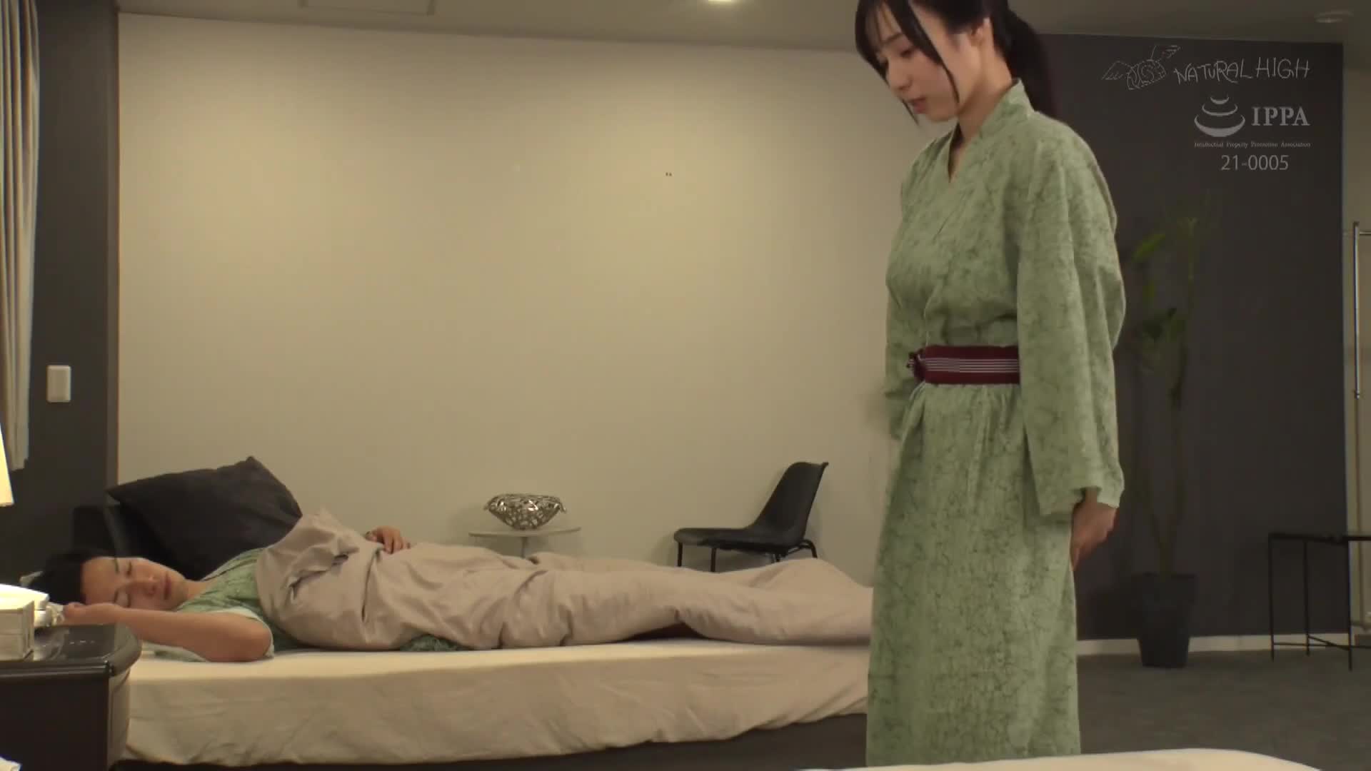 [AI解码版]即使有丈夫在身边，却被缓慢刺激的按摩激发出性欲的妻子难以拒绝内射 - AV大平台-中文字幕,成人影片,AV,国产,线上看