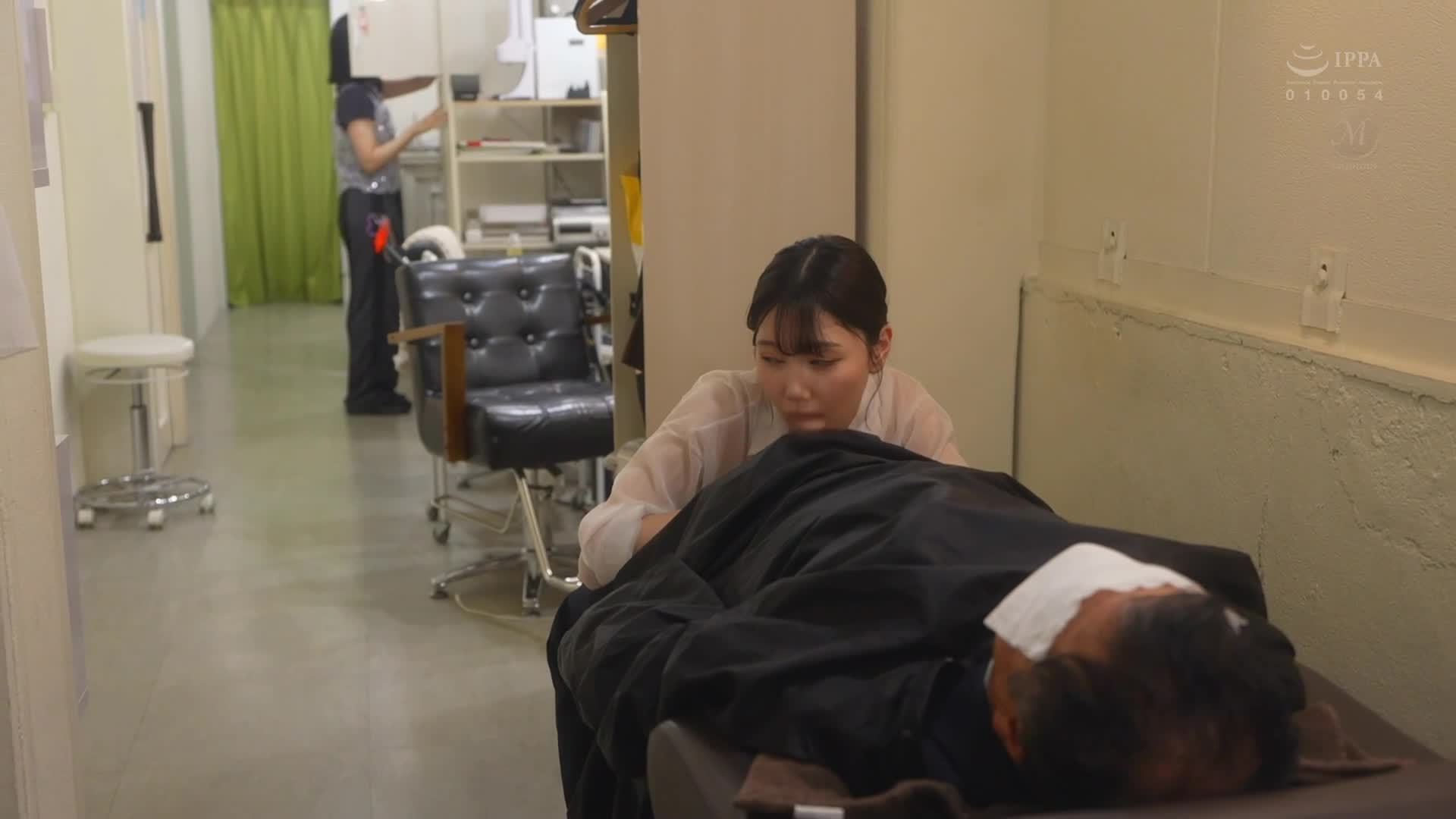 [AI解码版]「绝对不能，绝对不能大声说出来哦？」 美容相关的业务，我和经理芽衣在某天突然拉近距离。不管是关店后还是营业中…陷入浓密的双重不伦之中。 沙月芽衣 - AV大平台-中文字幕,成人影片,AV,国产,线上看
