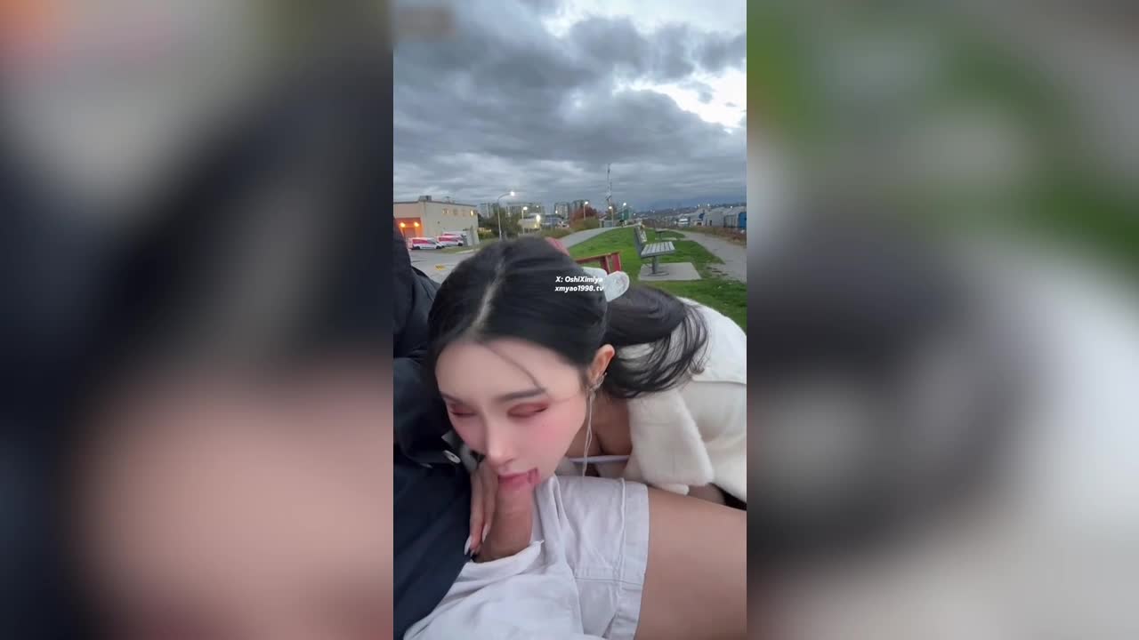 超美整活御姐-汐梦瑶-背后就是大马路！到处都是人来来往往，一对夫妻路过时我坐在JJ上真的动都不敢动一下，视频都无法还原当时的刺激！ - AV大平台-中文字幕,成人影片,AV,国产,线上看