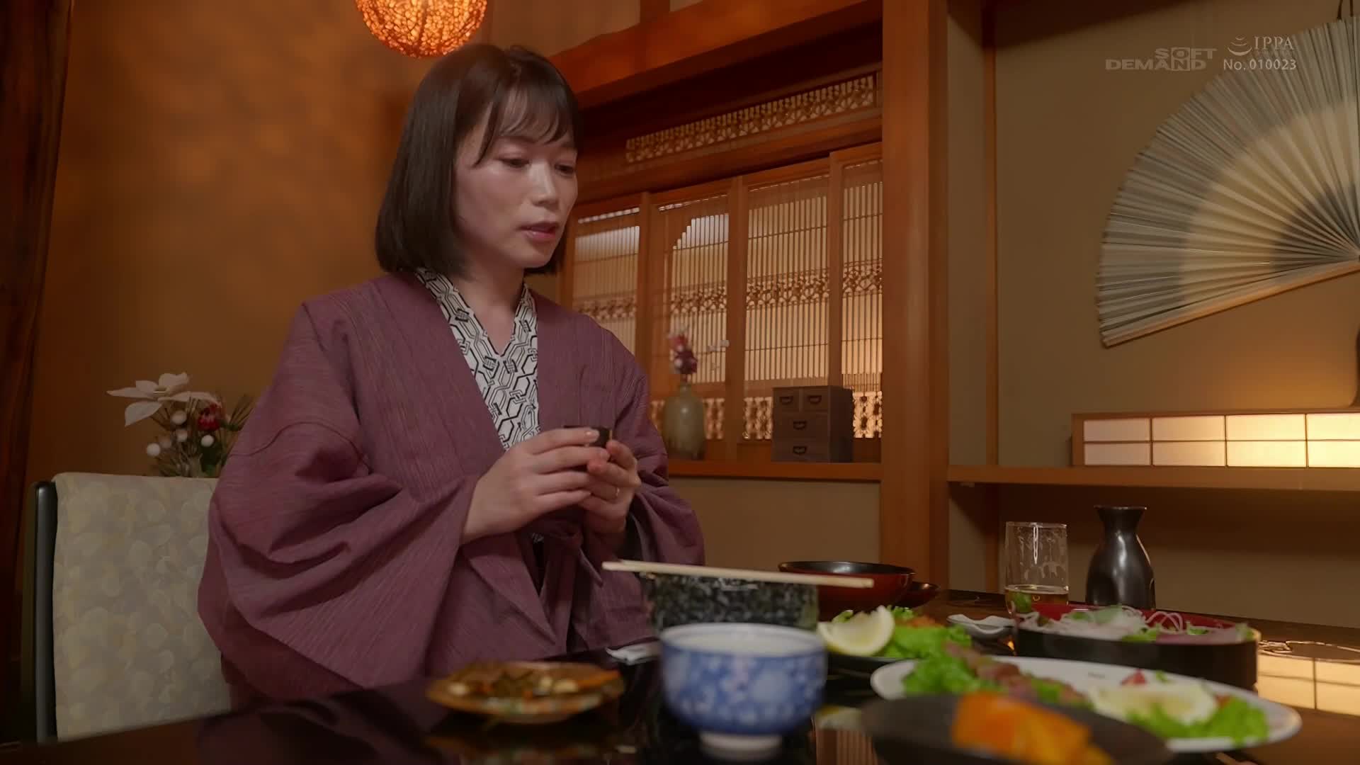 [AI解码版]神奈川县逗子市育有小五女儿的坚强母亲，41岁的小泉玖美：「想要被搞得更乱一点」-被解放的已婚女性的性欲，忘记丈夫和女儿，享受一夜两日的巢穴受虐不伦。 - AV大平台-中文字幕,成人影片,AV,国产,线上看