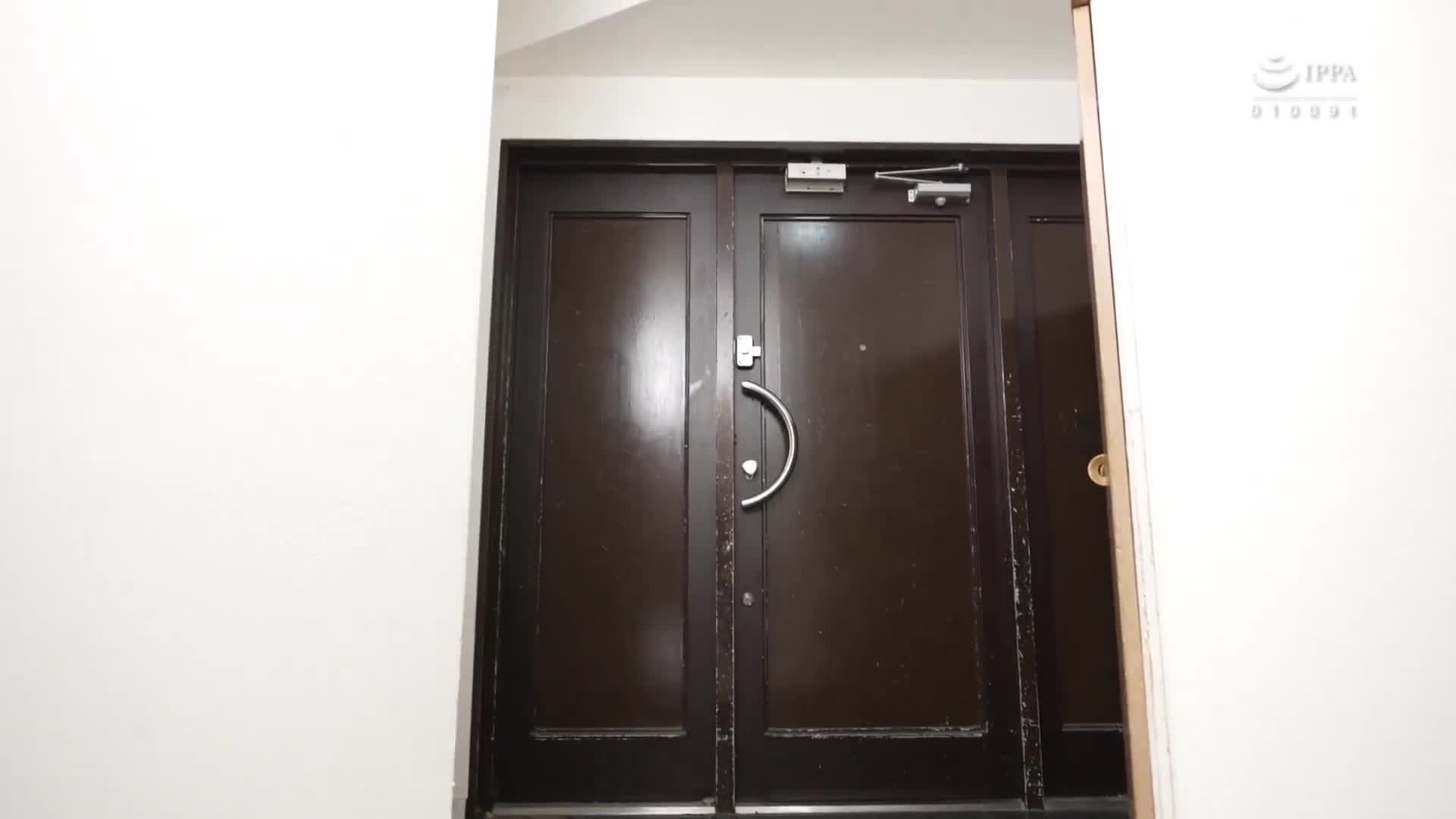 欲求不满的丝袜表妹满足了羞耻游戏的要求，结果她真的比起色情玩具更渴望阳具！ - AV大平台-中文字幕,成人影片,AV,国产,线上看