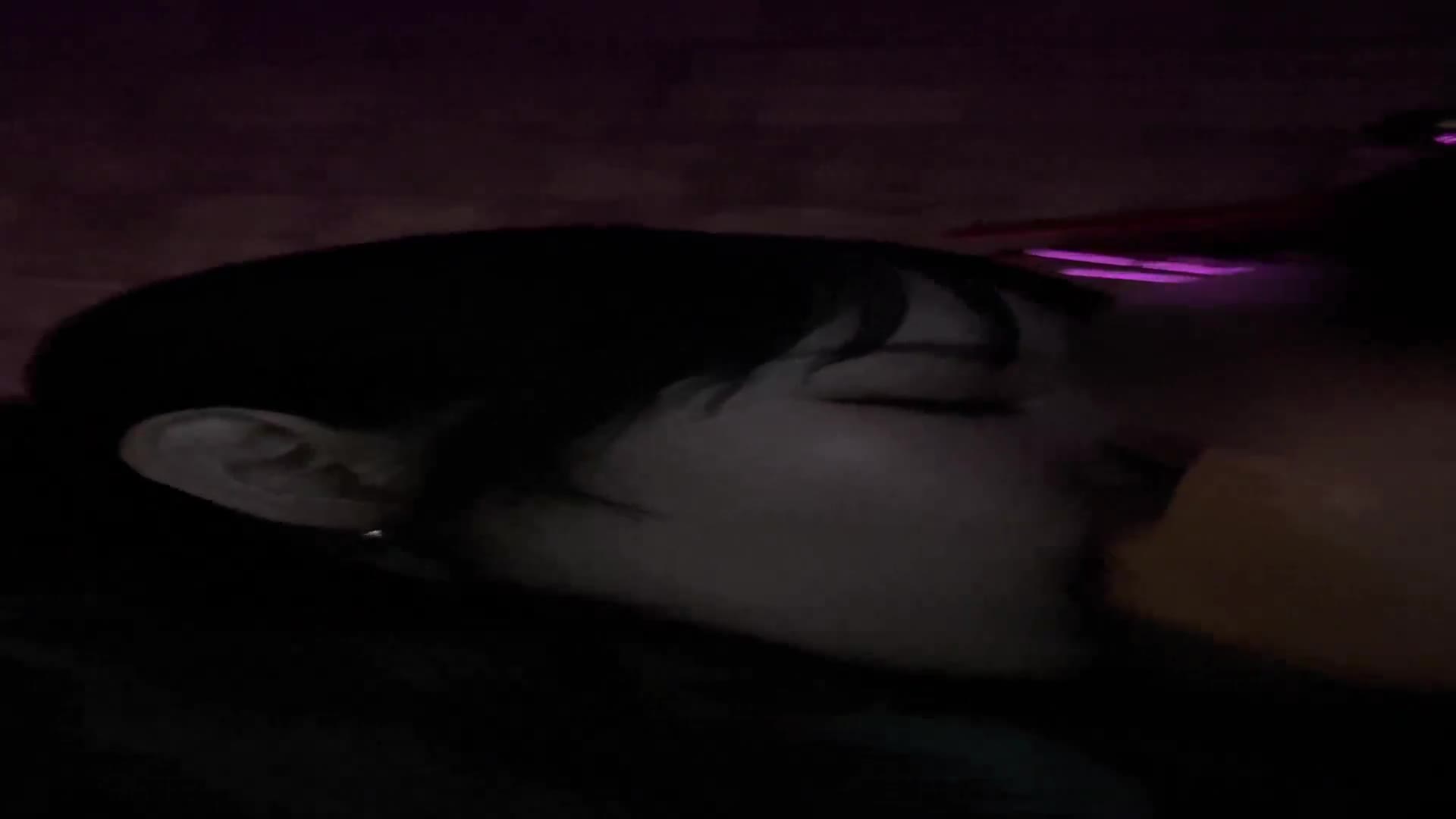 秘密与丈夫搞色情的妻子。一进入酒店就迫不及待地亲吻，说着「一直都想要…」。即将进行性行为时，「这样的东西（婚戒）不需要吧？」我会射进去给你。 【附赠特典影片】 - AV大平台-中文字幕,成人影片,AV,国产,线上看