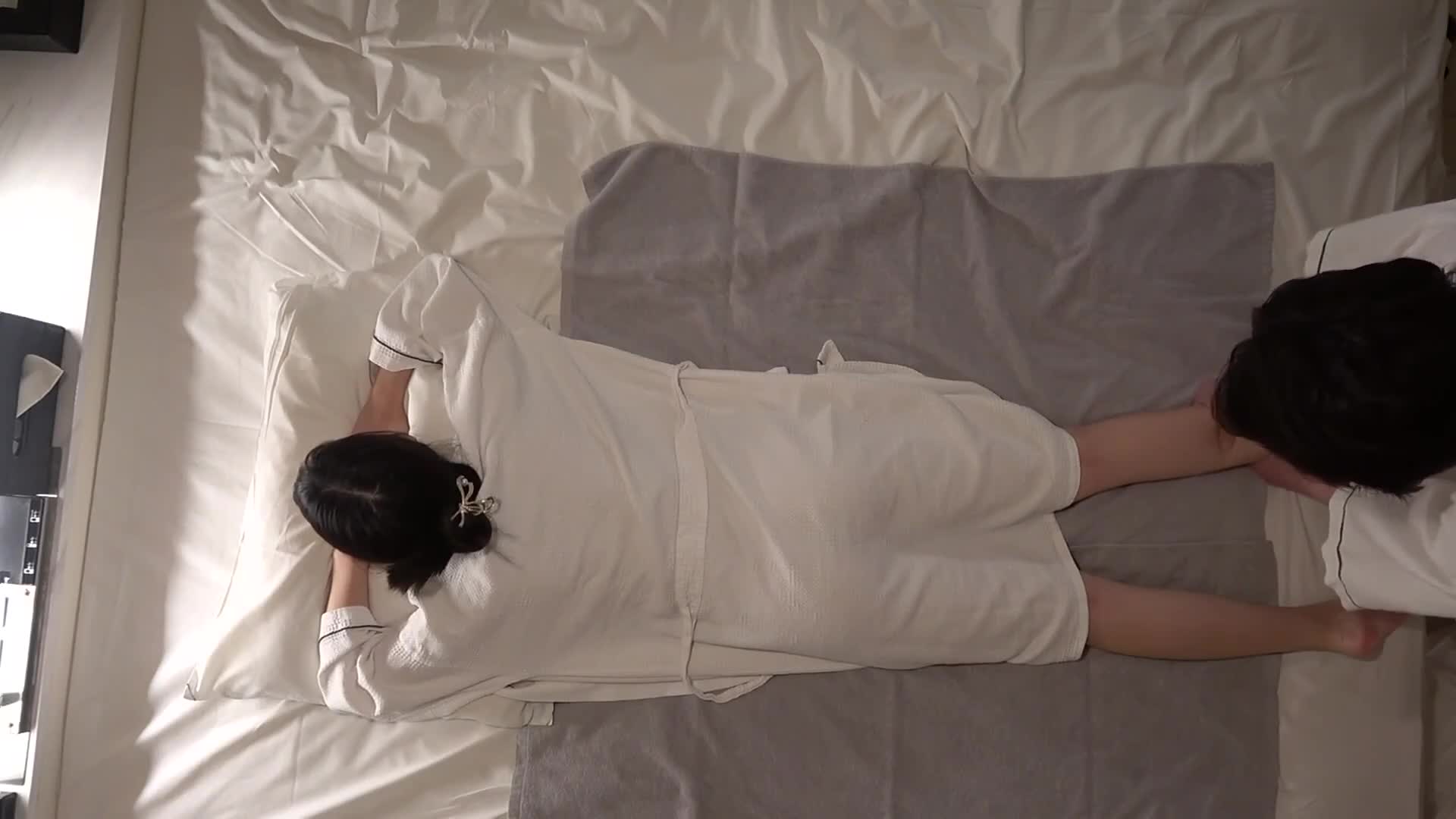 年轻却完美的身体ww【二十岁的色情魅力】【苍白丰满&amp;美丽巨大的屁股】【吻魔】「喜欢亲吻！...全部，都喜欢」对色情事物非常开放的20岁w用手指玩弄湿透了的紧致穴洞，用电动按摩器刺激抽搐的肛门。马上就变成顺从的样子，热吻不断。用甜美的声音贴在一起，热情浓厚接吻ww脸红红地摇动臀部实在太色情了w#女性#女性专用风俗#... - AV大平台-中文字幕,成人影片,AV,国产,线上看
