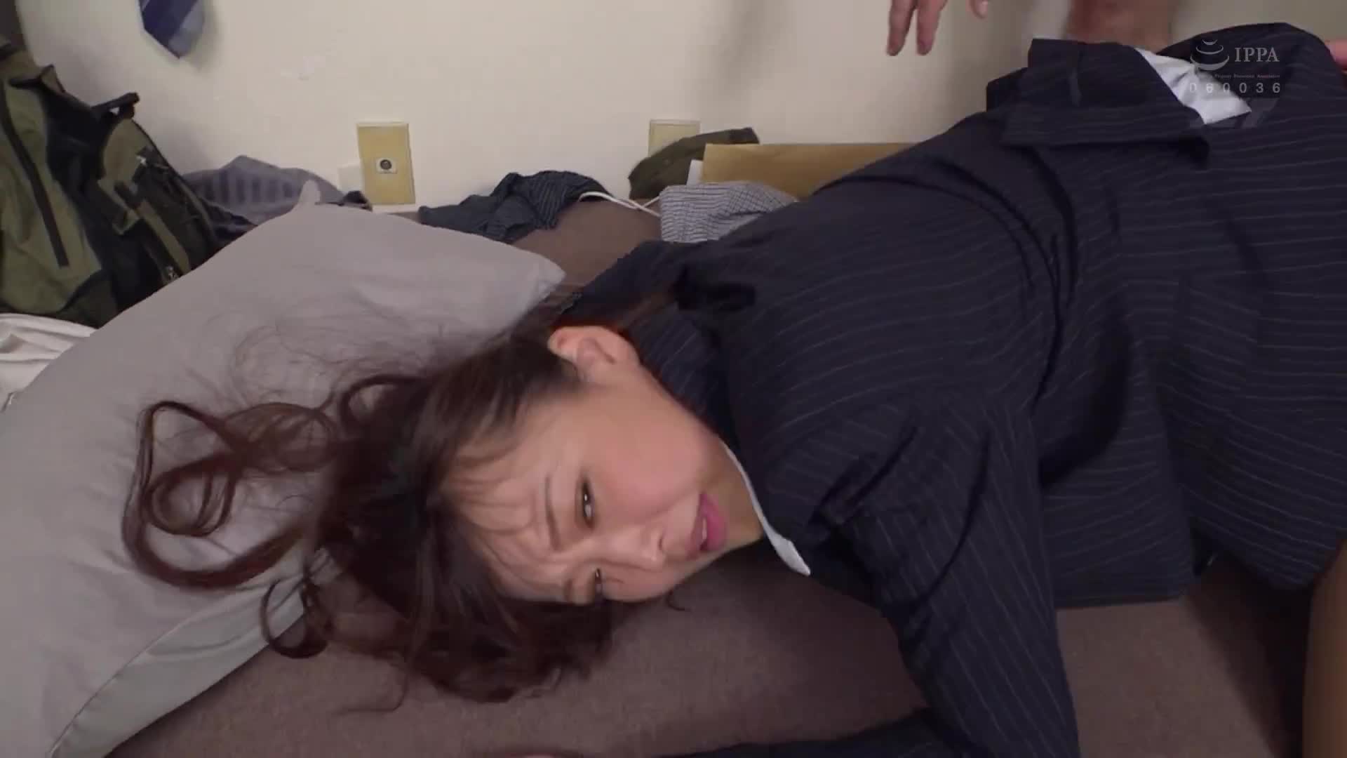 善良妻子主妇 在大型建筑公司里 一位穿着套装的美女被汗臭的大鸡巴工人强行轮插 叶月真由 - AV大平台-中文字幕,成人影片,AV,国产,线上看